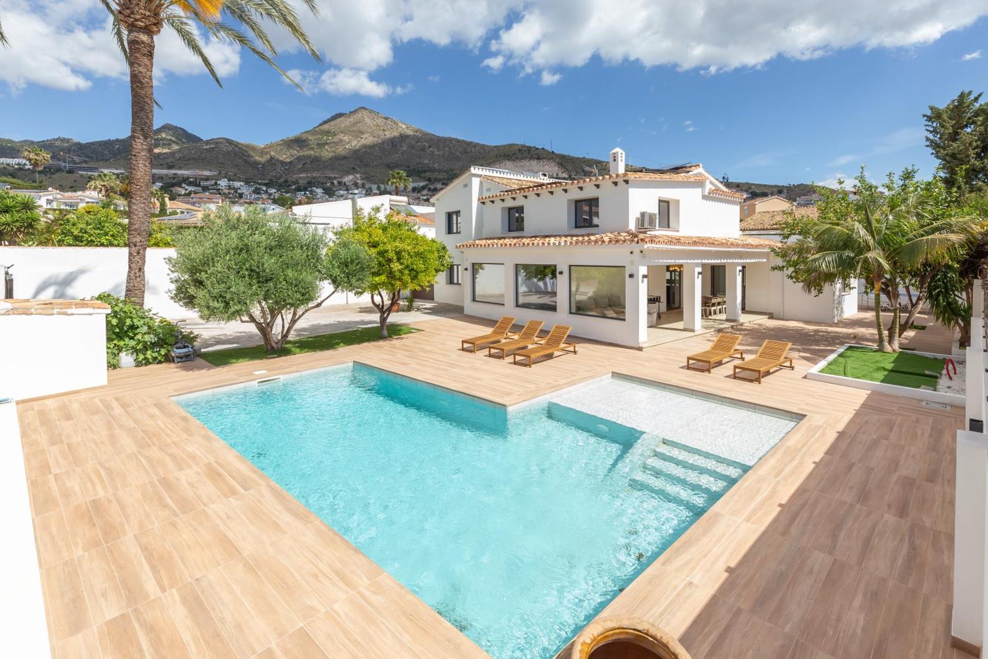 Villa Vb Jara - Luxury 5br With Pool Benalmadena