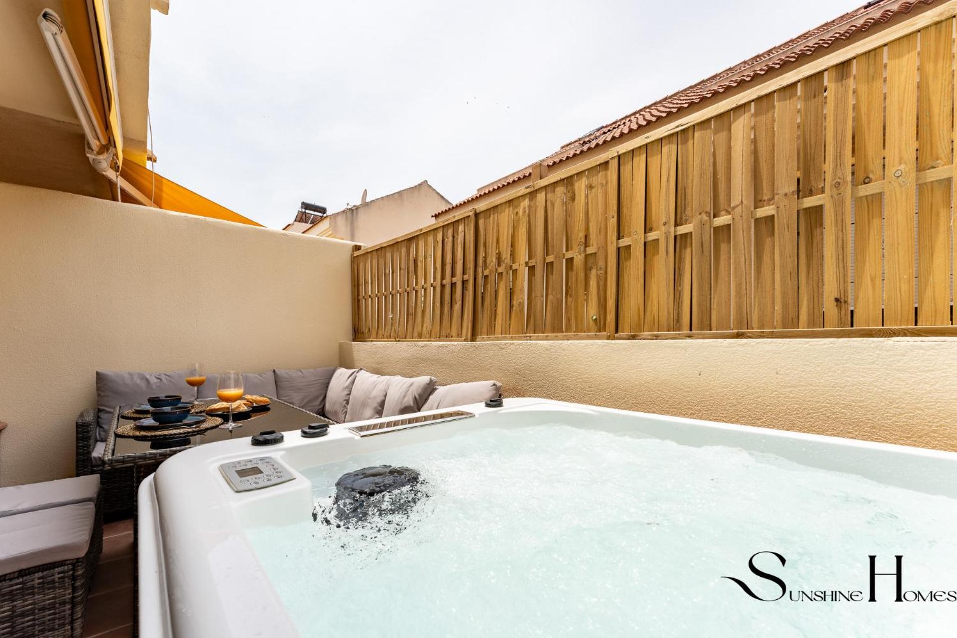 Townhouse With Jacuzzi,sea Views, Swimming Pool,garage *