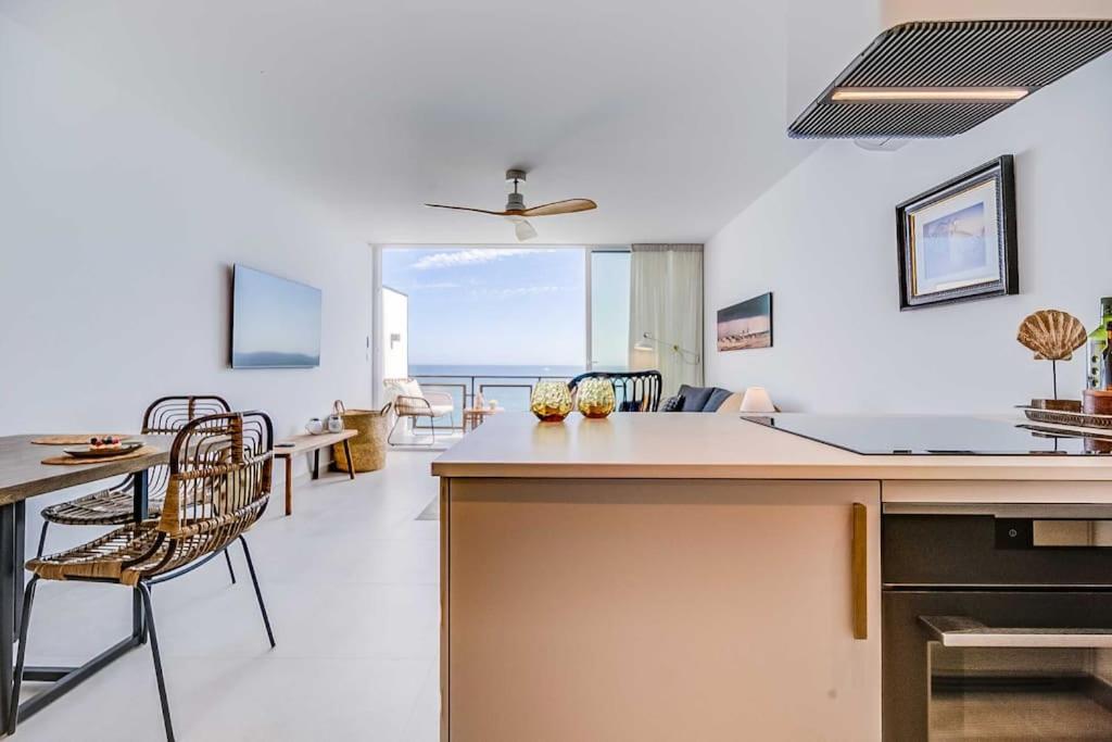 112-stunning Beachfront In Benalmadena