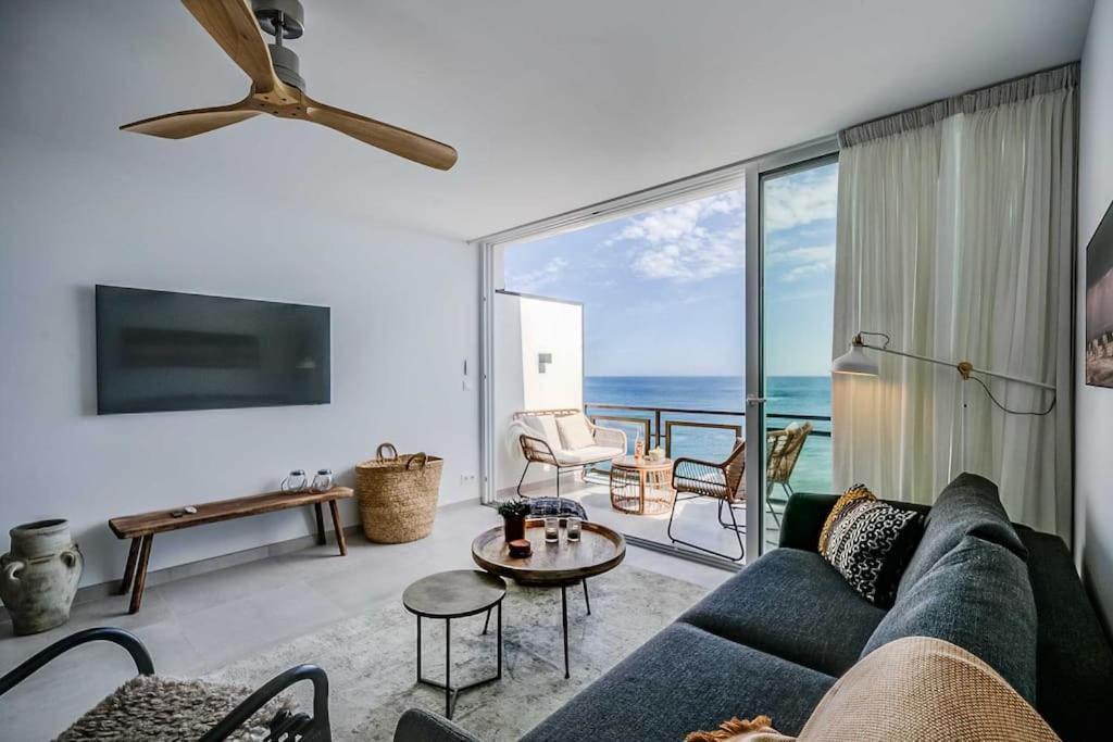 112-stunning Beachfront In *