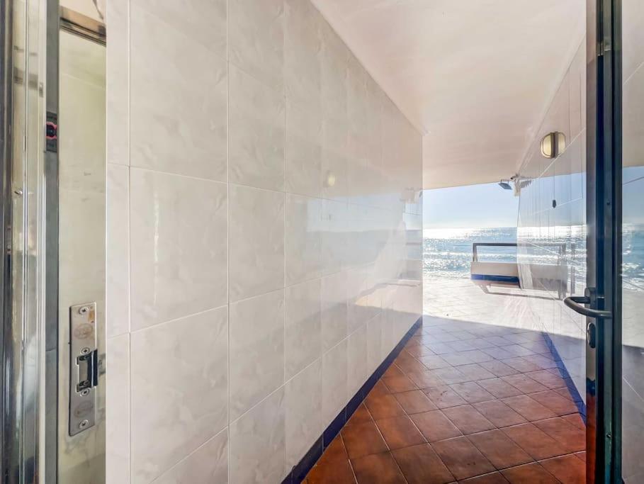 112-stunning Beachfront In Benalmadena