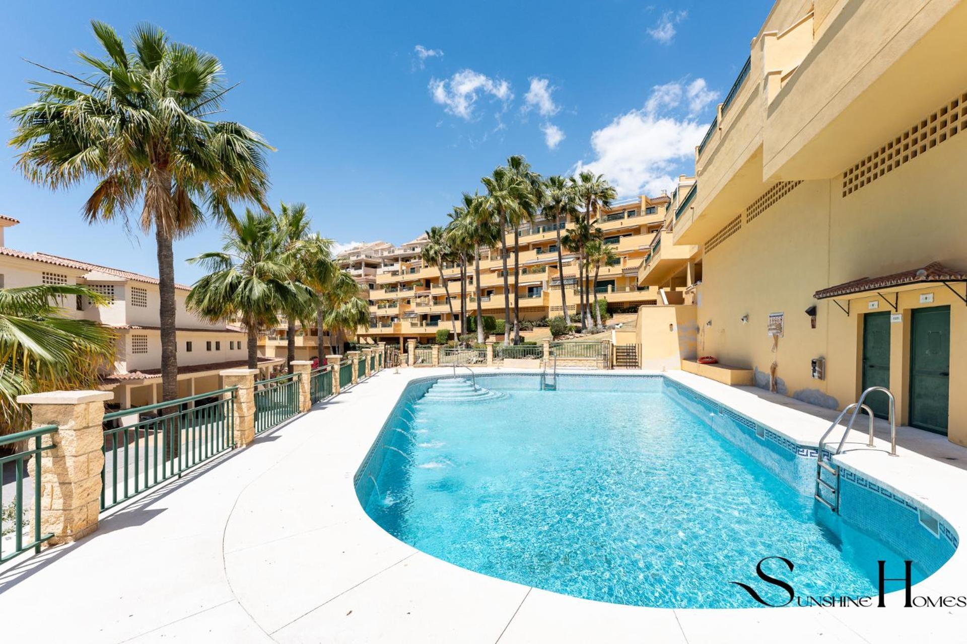 Terrace Of Paradise, 2 Bed 2 Bath, Parking, Pool Apartment *