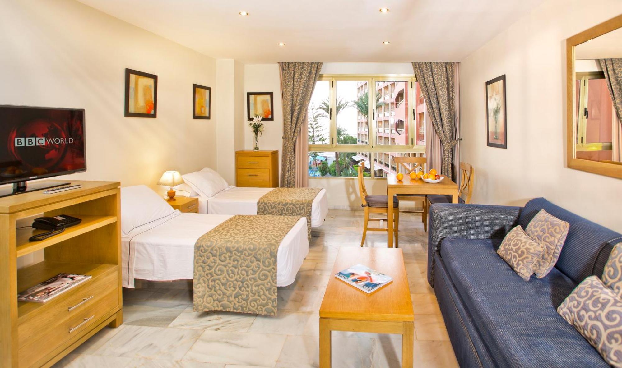 Sunset Club Aparthotel 4*