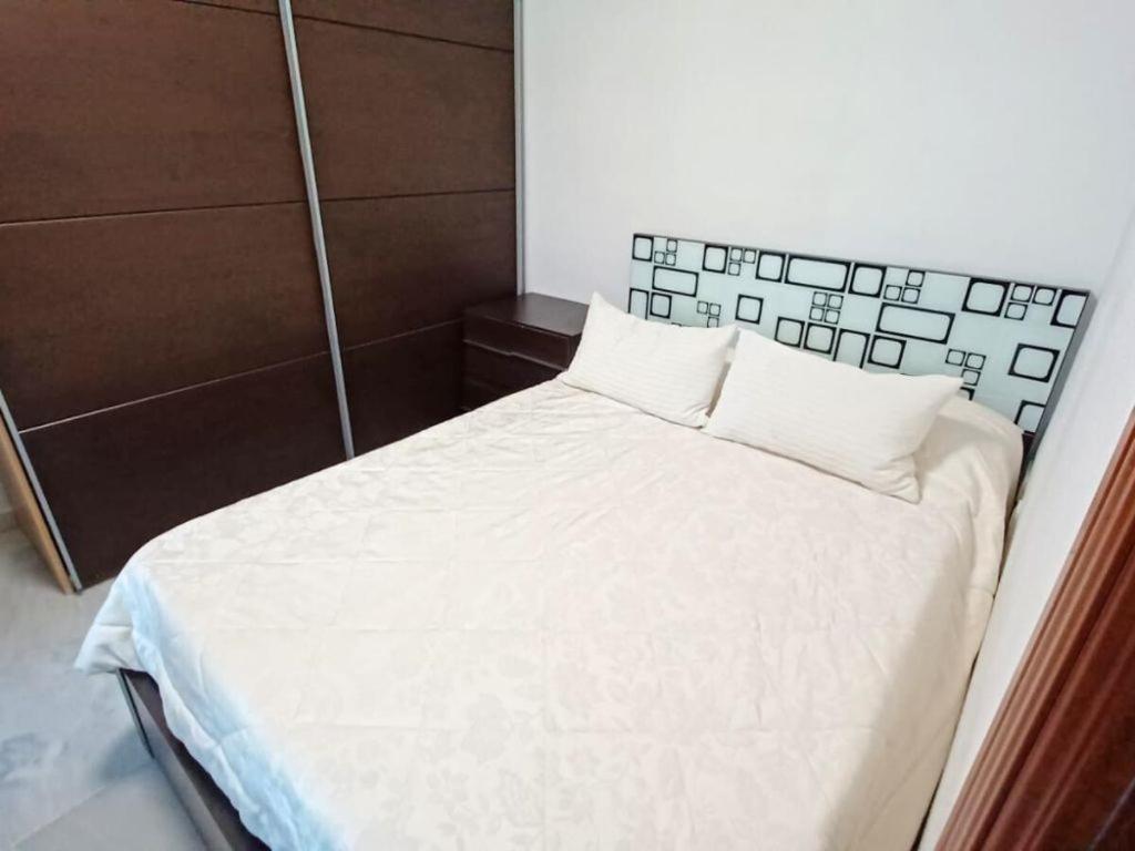 2306i Trocadero Apartment