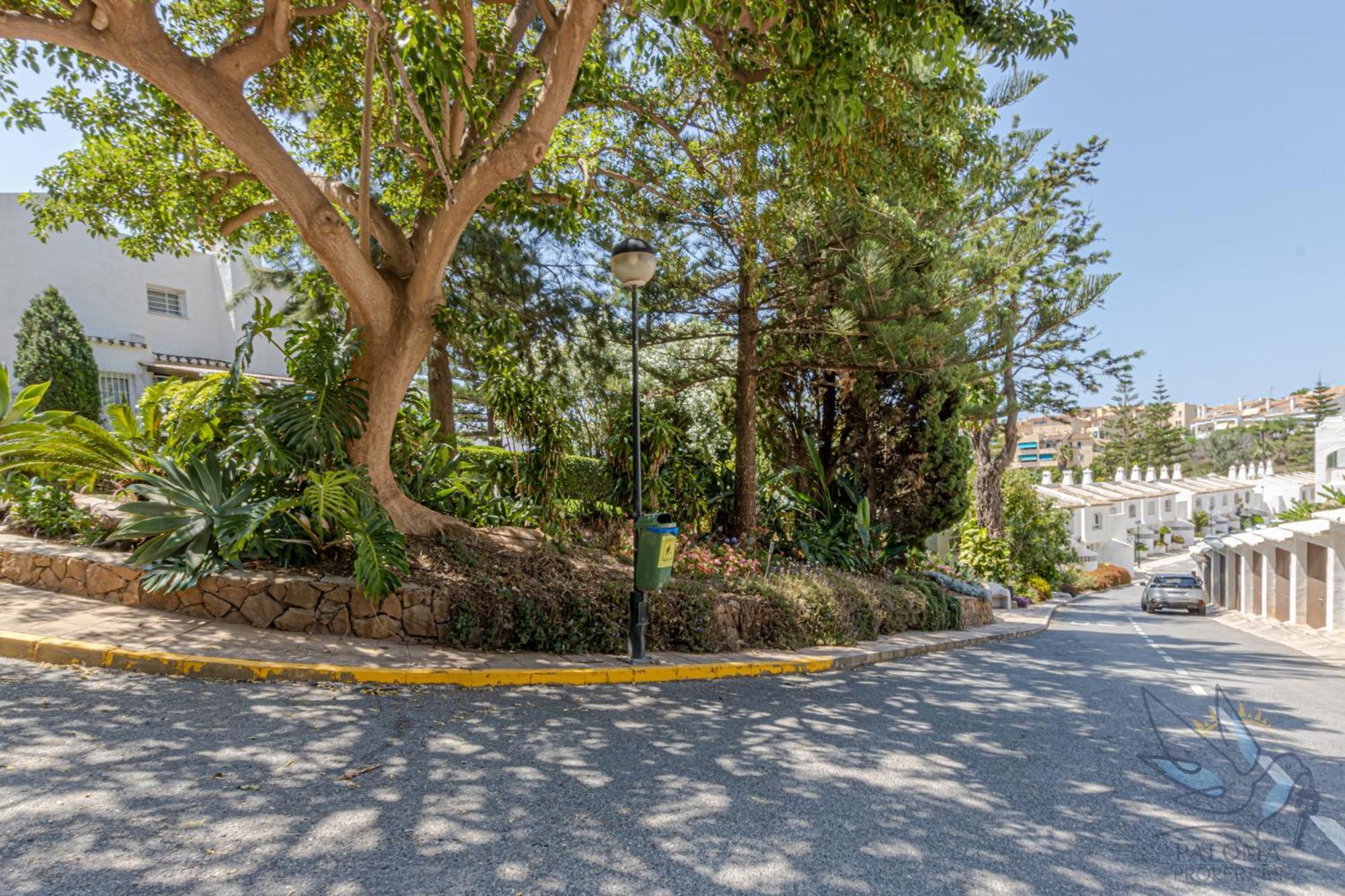 Benalgolf: Seaside With Private Bbq Backyard Apartment *
