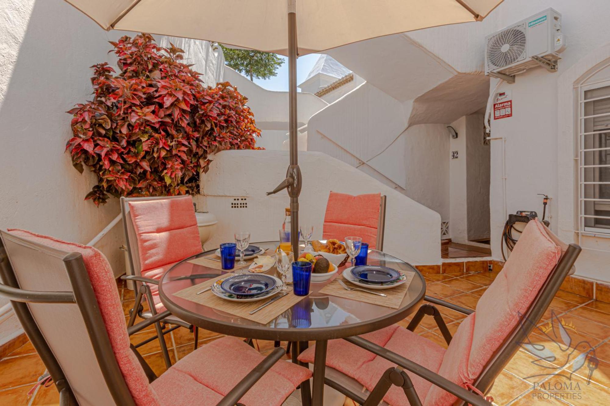 Apartment Benalgolf: Seaside With Private Bbq Backyard