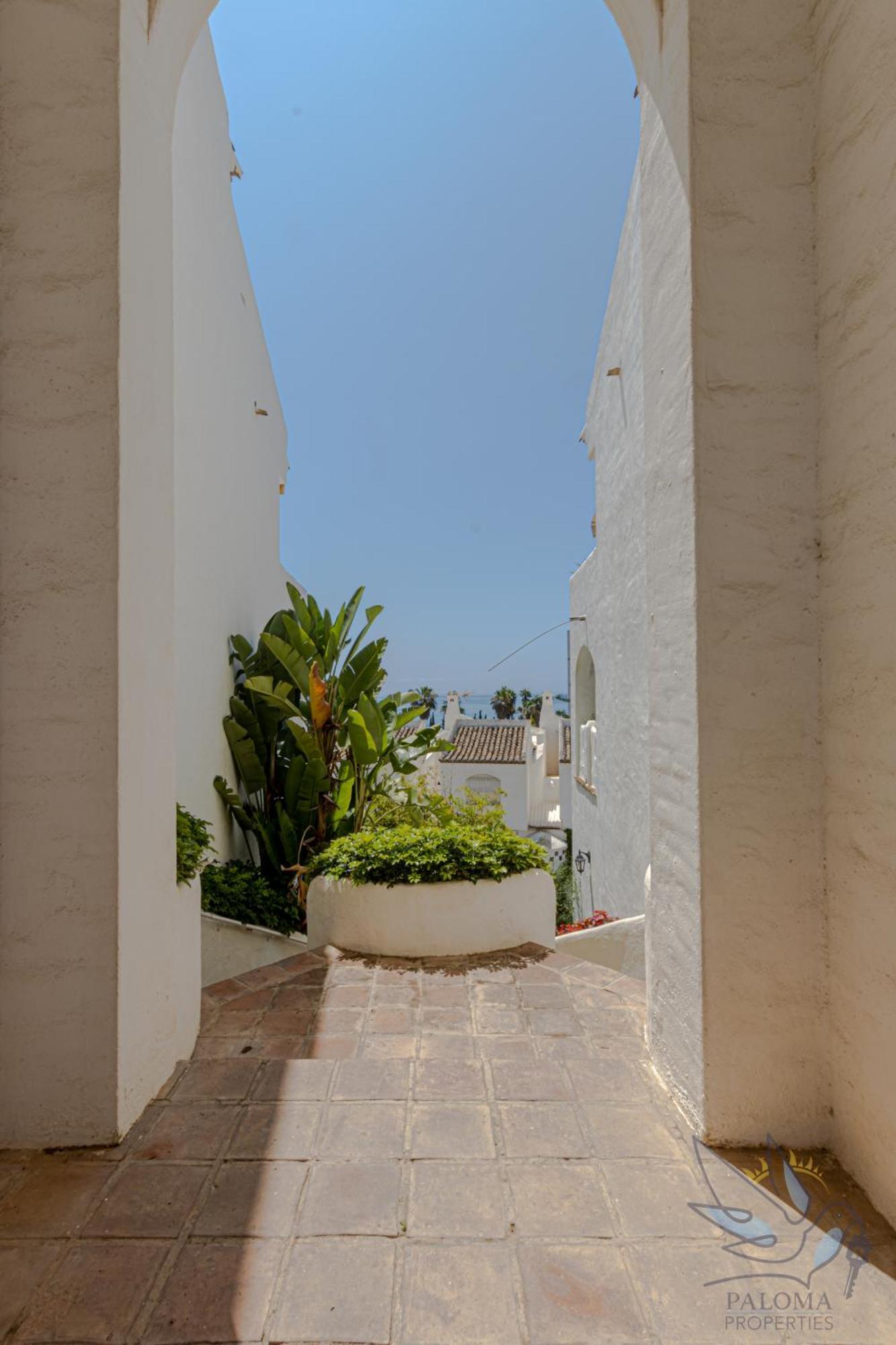 Benalgolf: Seaside With Private Bbq Backyard Apartment *