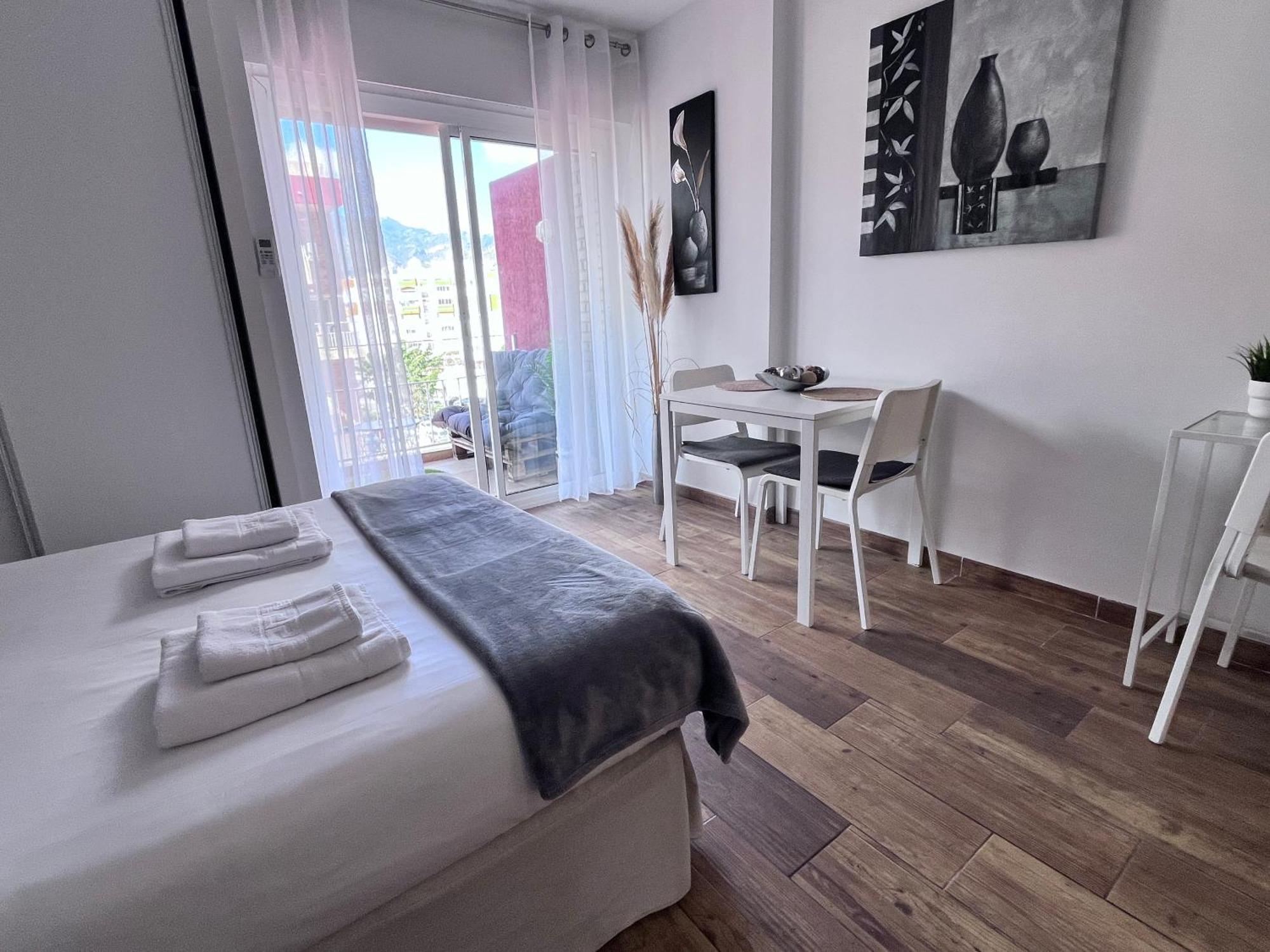 Apartment Style & Comfort In - Pool Available Seasonally Benalmadena
