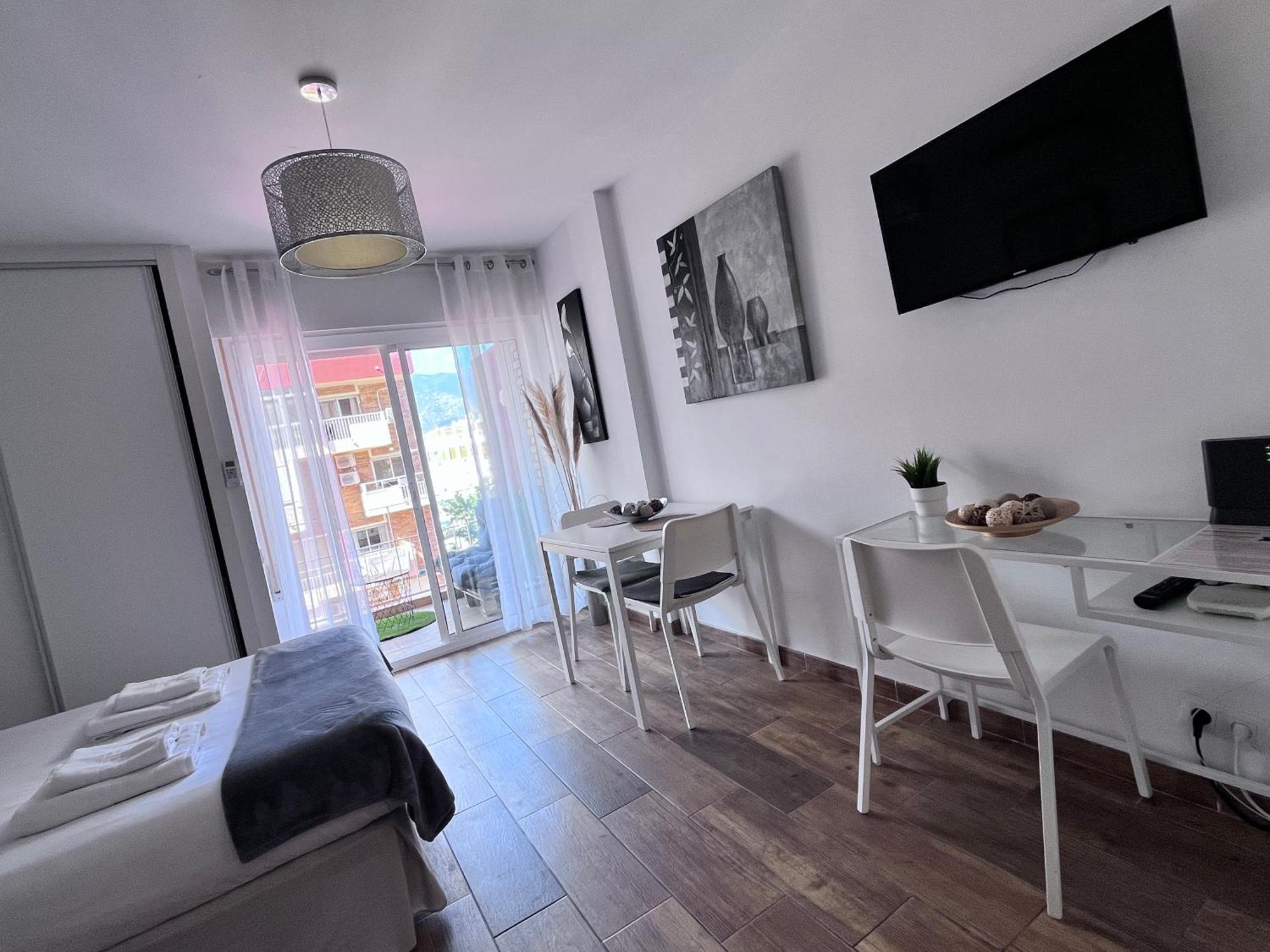 Style & Comfort In - Pool Available Seasonally