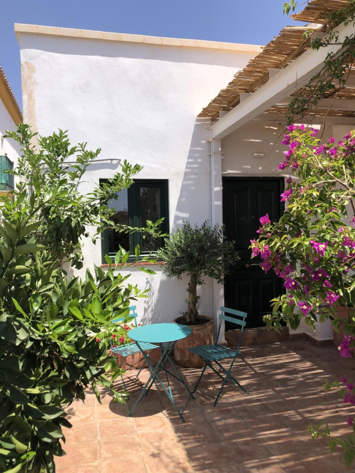 Lovely House In Peaceful Courtyard *