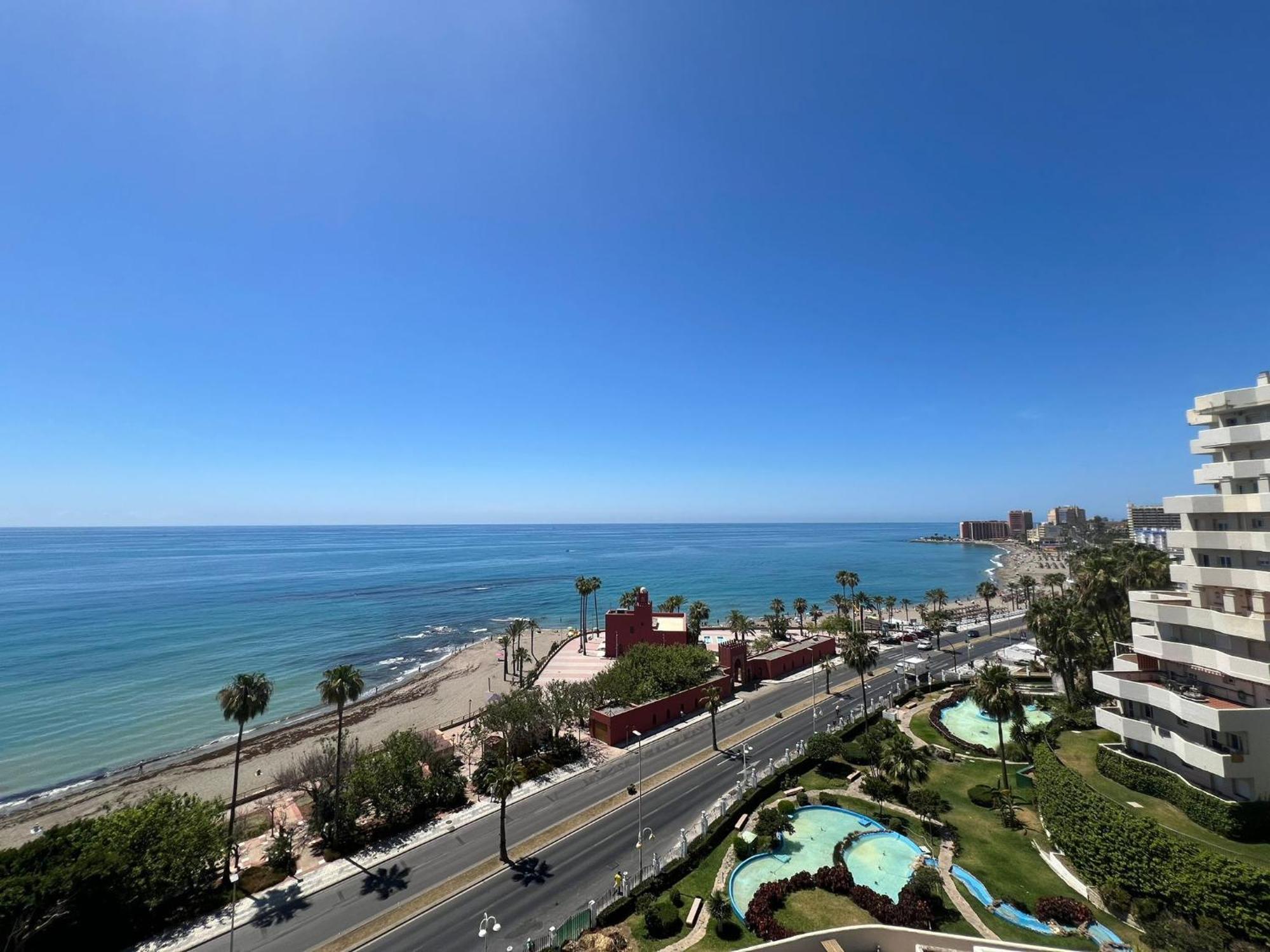 Front Sea View & Terrace Benalbeach Appartement *