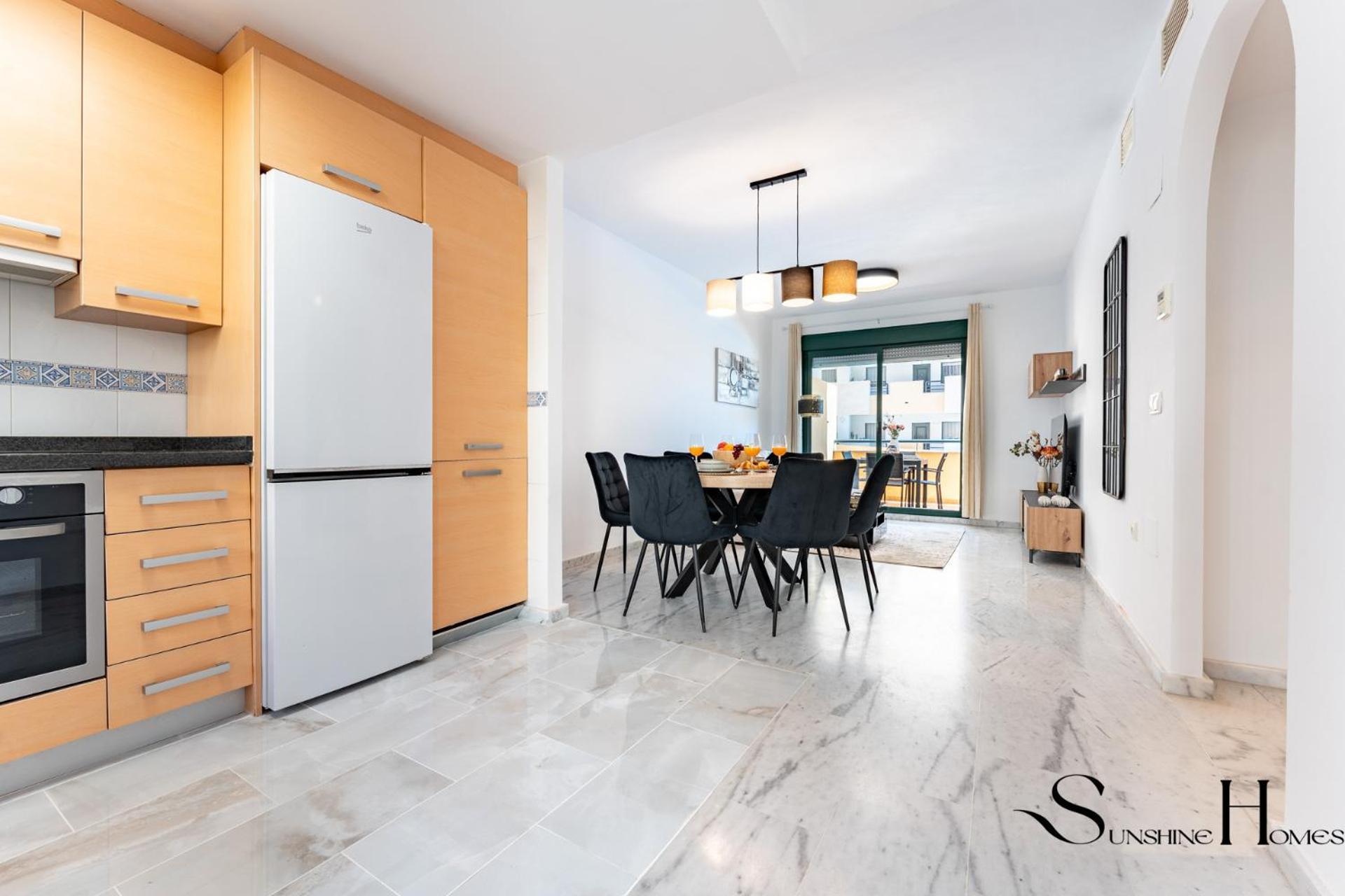 Apartment Elegant 2 Bed 2 Bath Apartment, Pool, Views, Parking