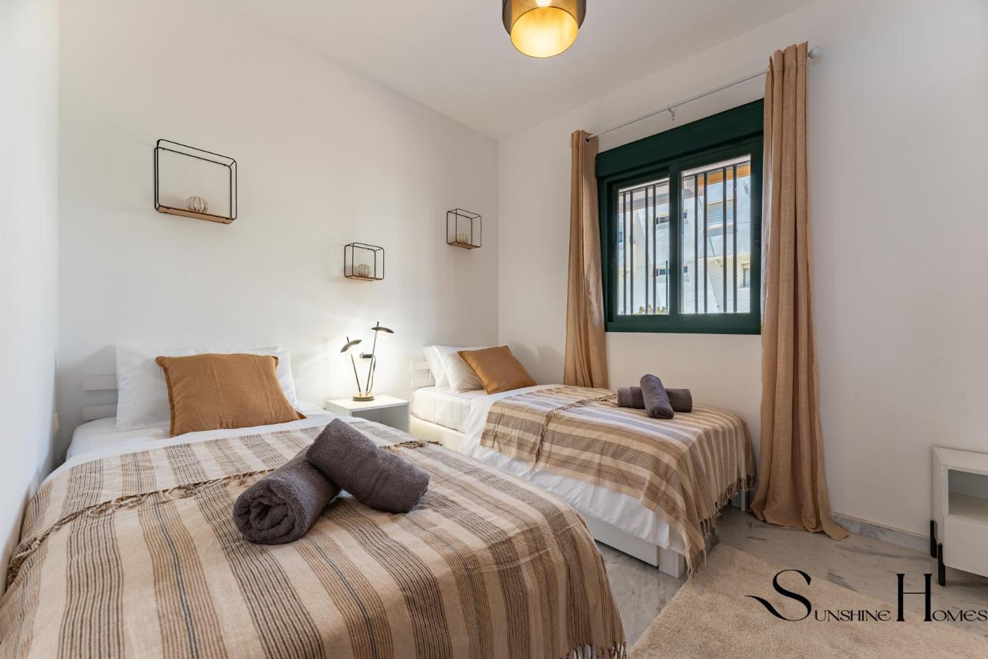 Apartment Elegant 2 Bed 2 Bath Apartment, Pool, Views, Parking Benalmadena