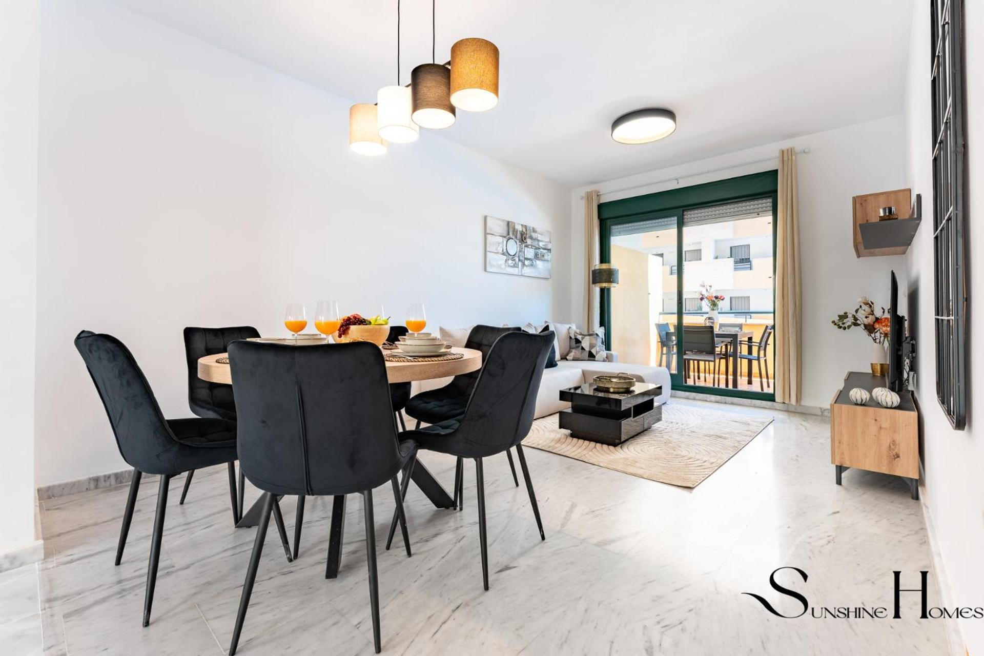 Elegant 2 Bed 2 Bath Apartment, Pool, Views, Parking * Benalmadena