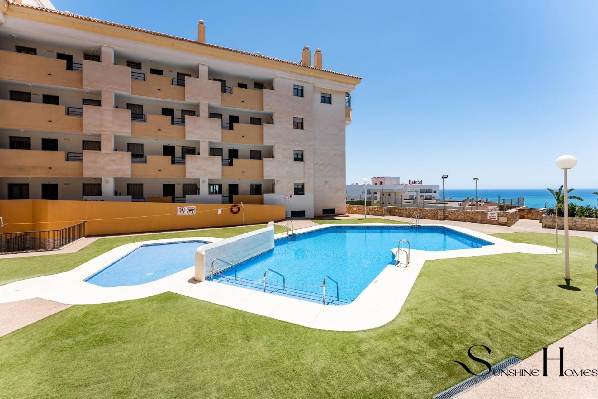 Elegant 2 Bed 2 Bath Apartment, Pool, Views, Parking Apartment