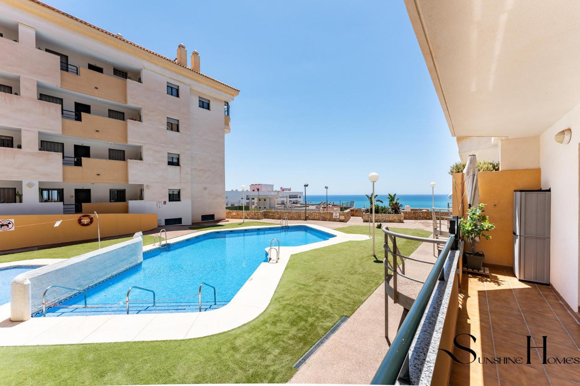 Elegant 2 Bed 2 Bath Apartment, Pool, Views, Parking Apartment *