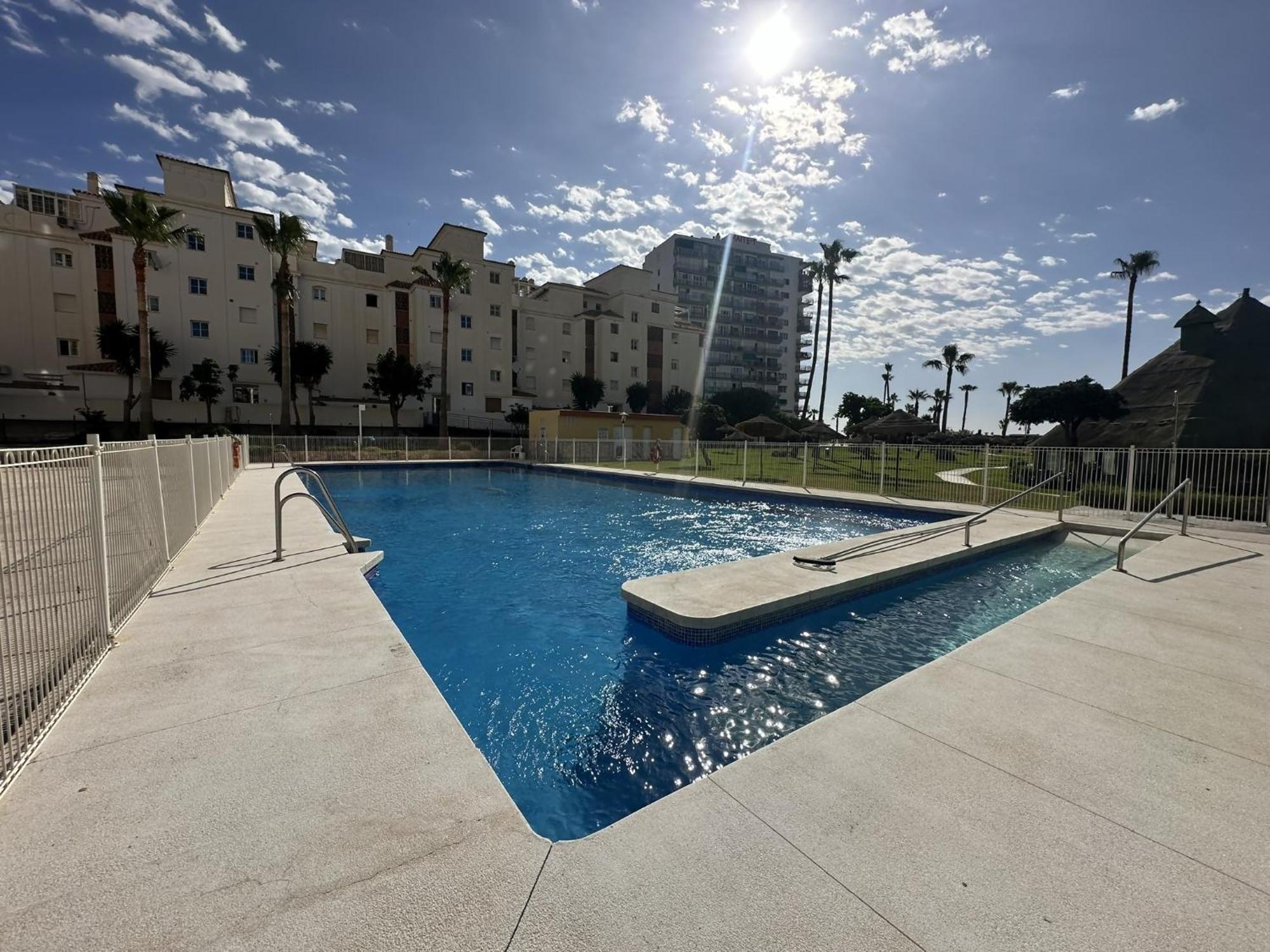 Apto Vistas Al Mar A 1 Min De La Playa Benalmaden Apartment