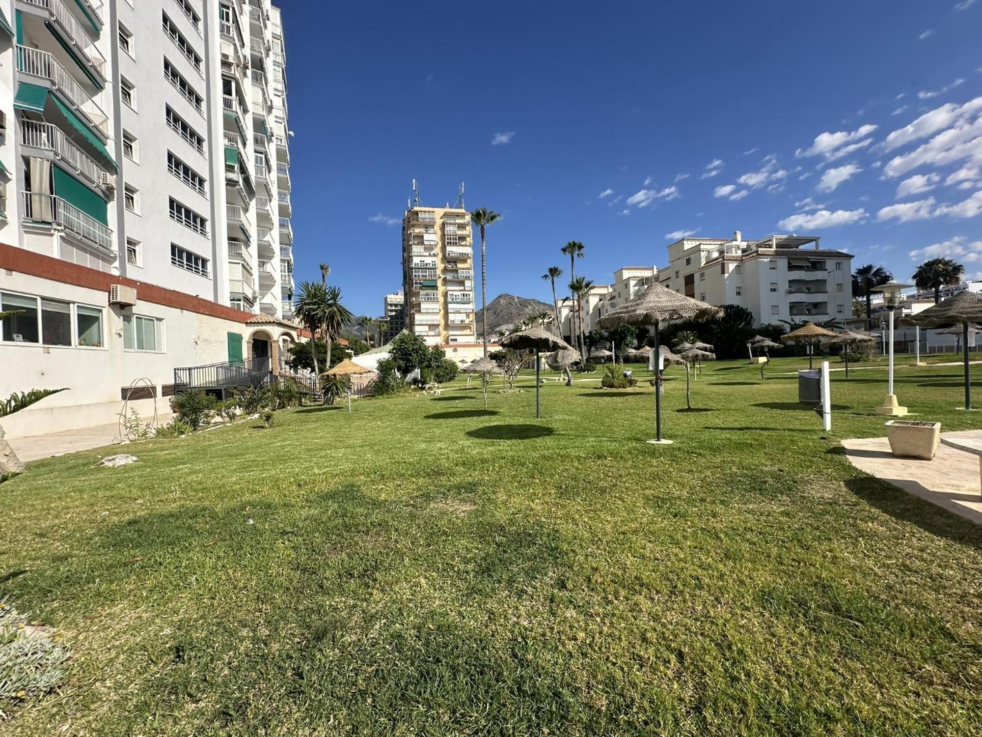 Apto Vistas Al Mar A 1 Min De La Playa Benalmaden Apartment