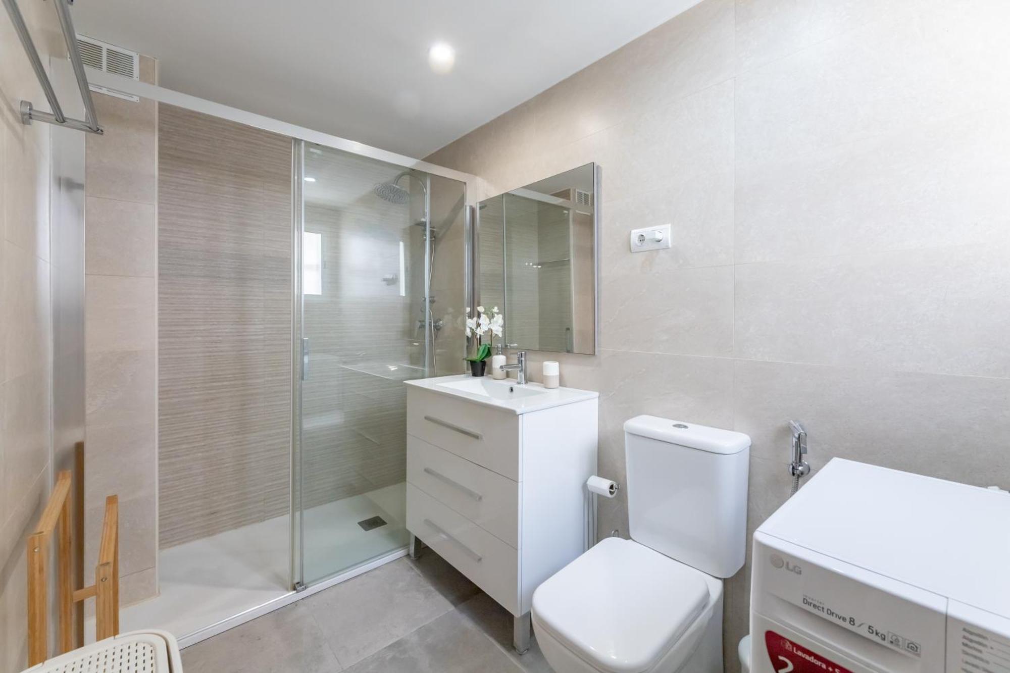 Vb Beachfront 2bdr Duplex With Bbq Apartment Benalmadena