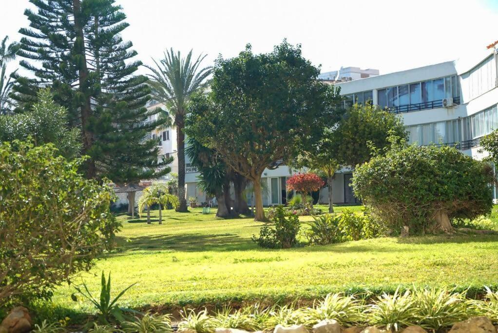 Bonito Y Amplio Piso En Con Piscina Benalmádena
