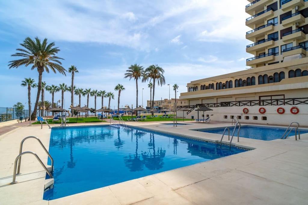 Apartamento A Pie De Playa Con Terraza Y Piscinas Benalmadena