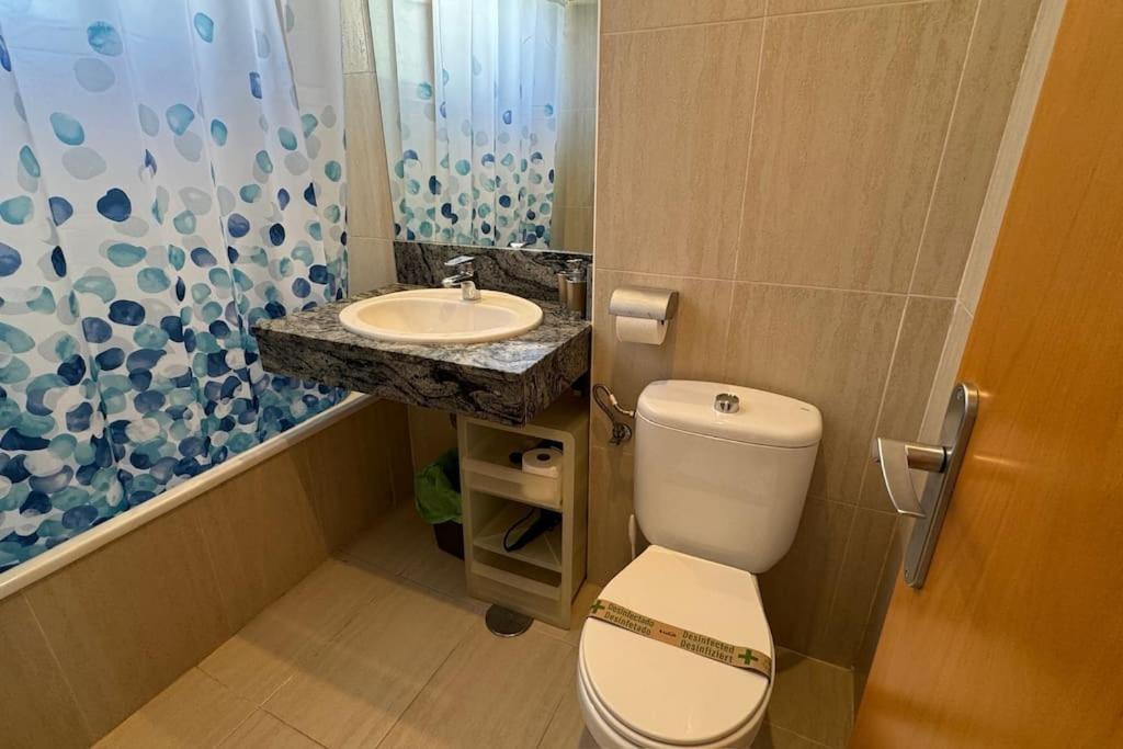 Apartamento A Pie De Playa Con Terraza Y Piscinas