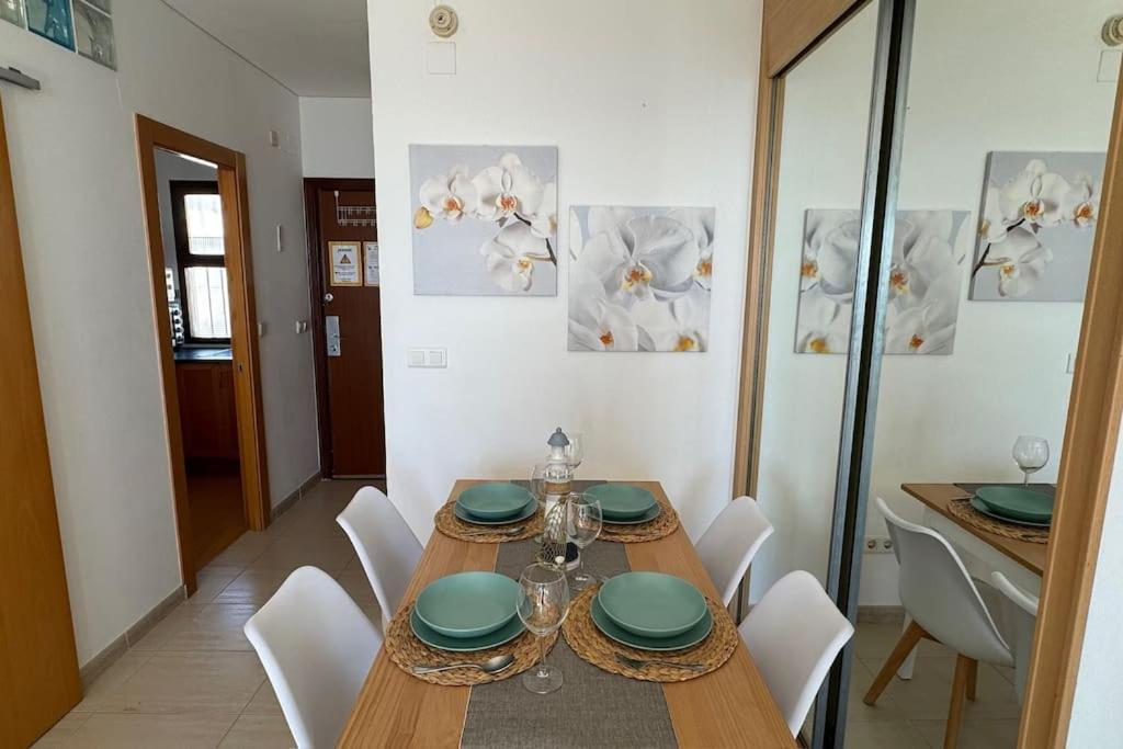 Apartamento A Pie De Playa Con Terraza Y Piscinas Apartment