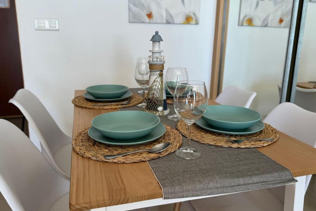 Apartment Apartamento A Pie De Playa Con Terraza Y Piscinas *