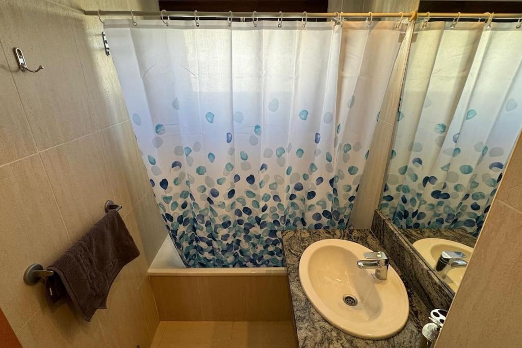 Apartamento A Pie De Playa Con Terraza Y Piscinas
