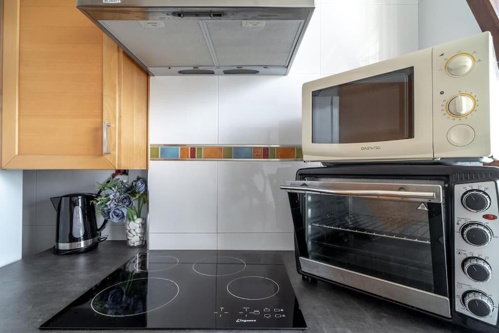 Apartamento A Pie De Playa Con Terraza Y Piscinas Apartment *