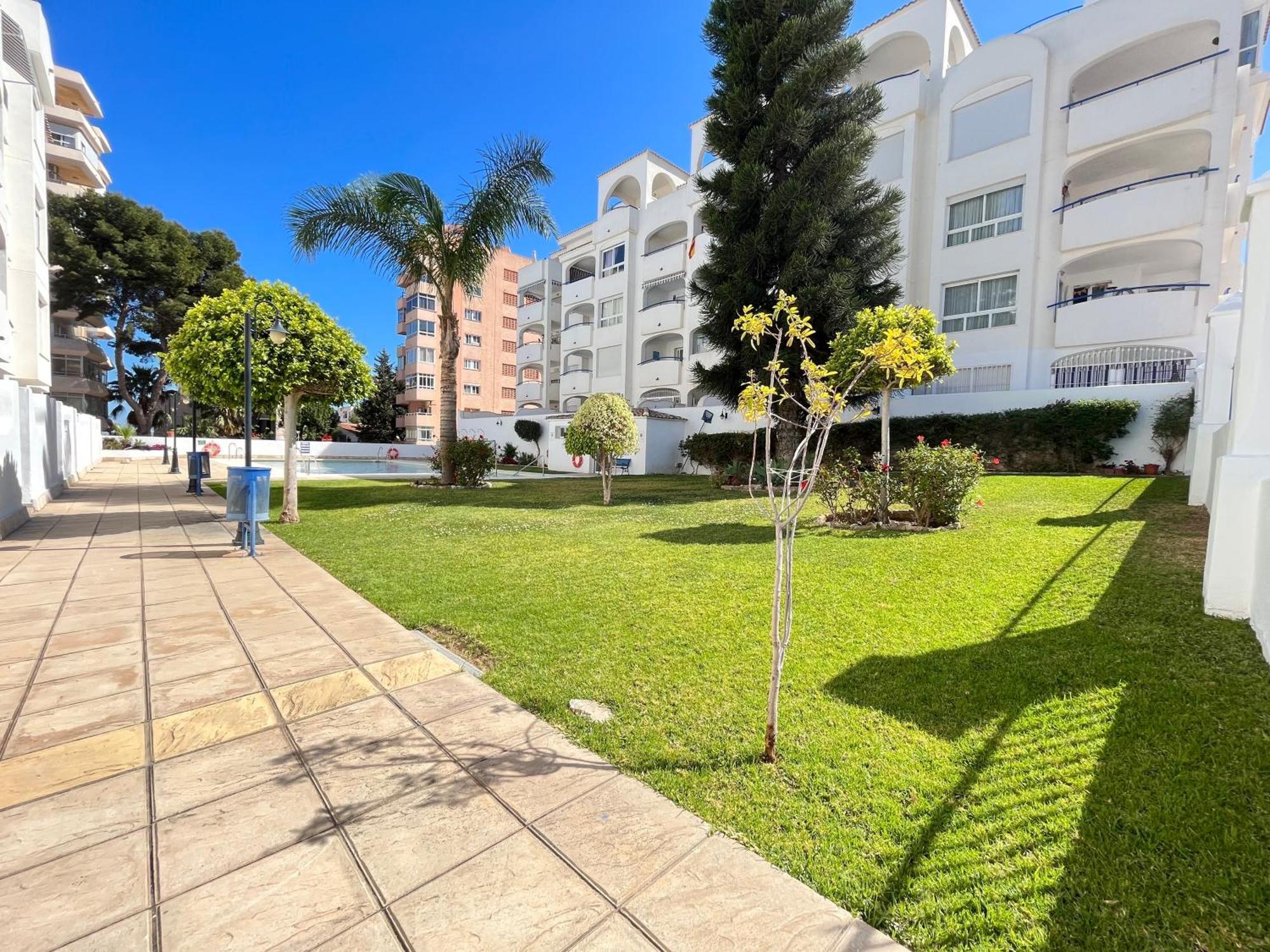 Spacieux Avec Terrasse Et Piscine