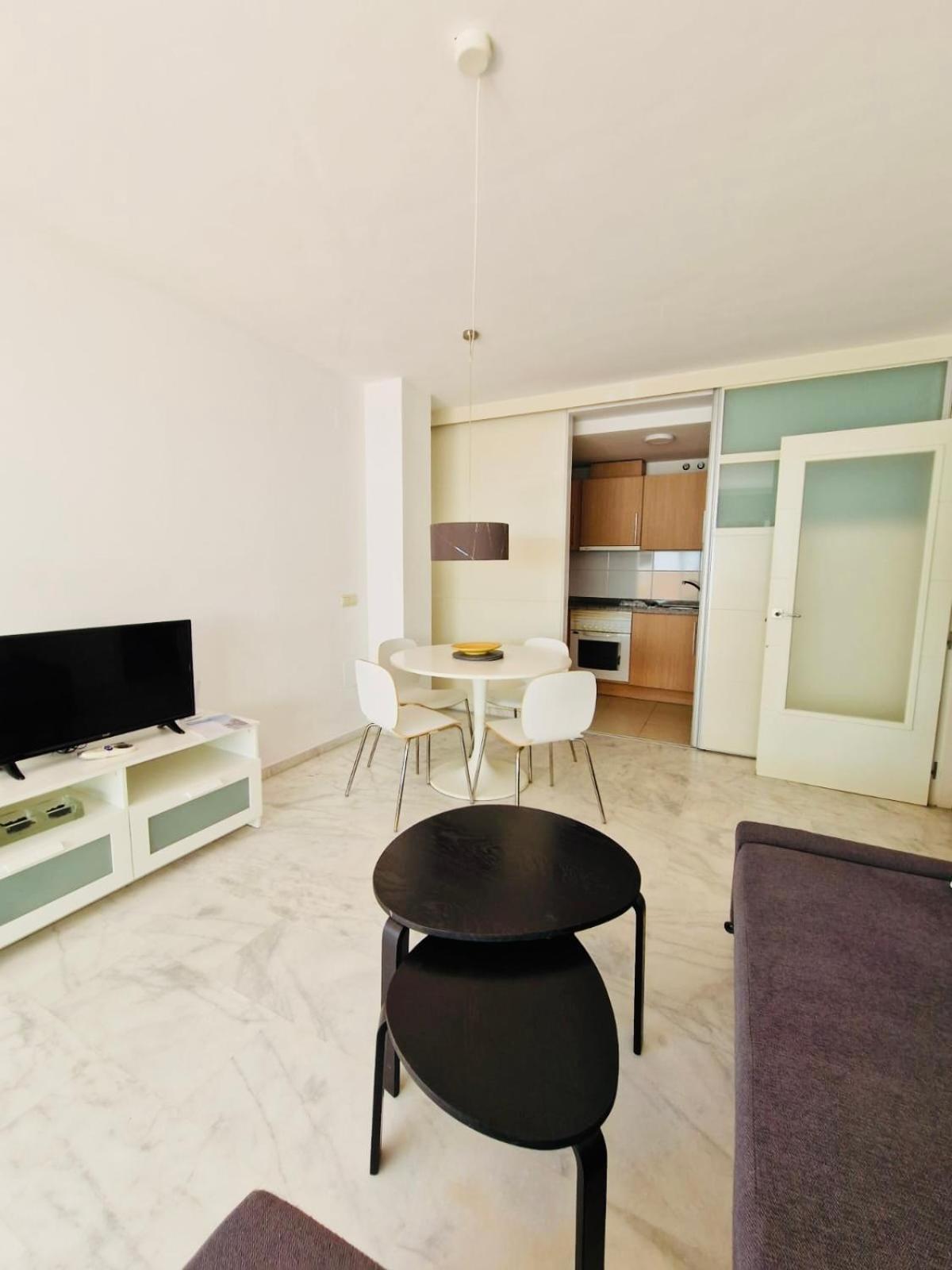 Apartment Prime Location, Pool, Beach, Shops, All Nearby *