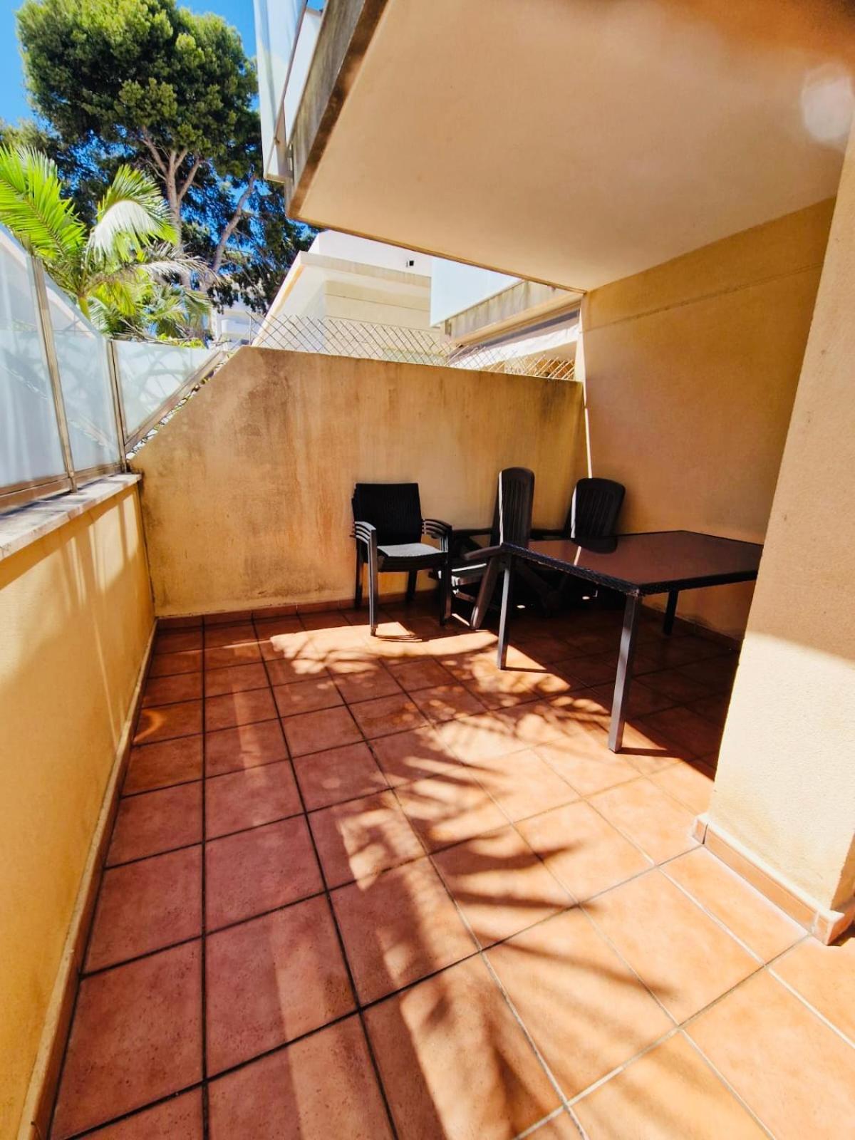 Prime Location, Pool, Beach, Shops, All Nearby Apartment
