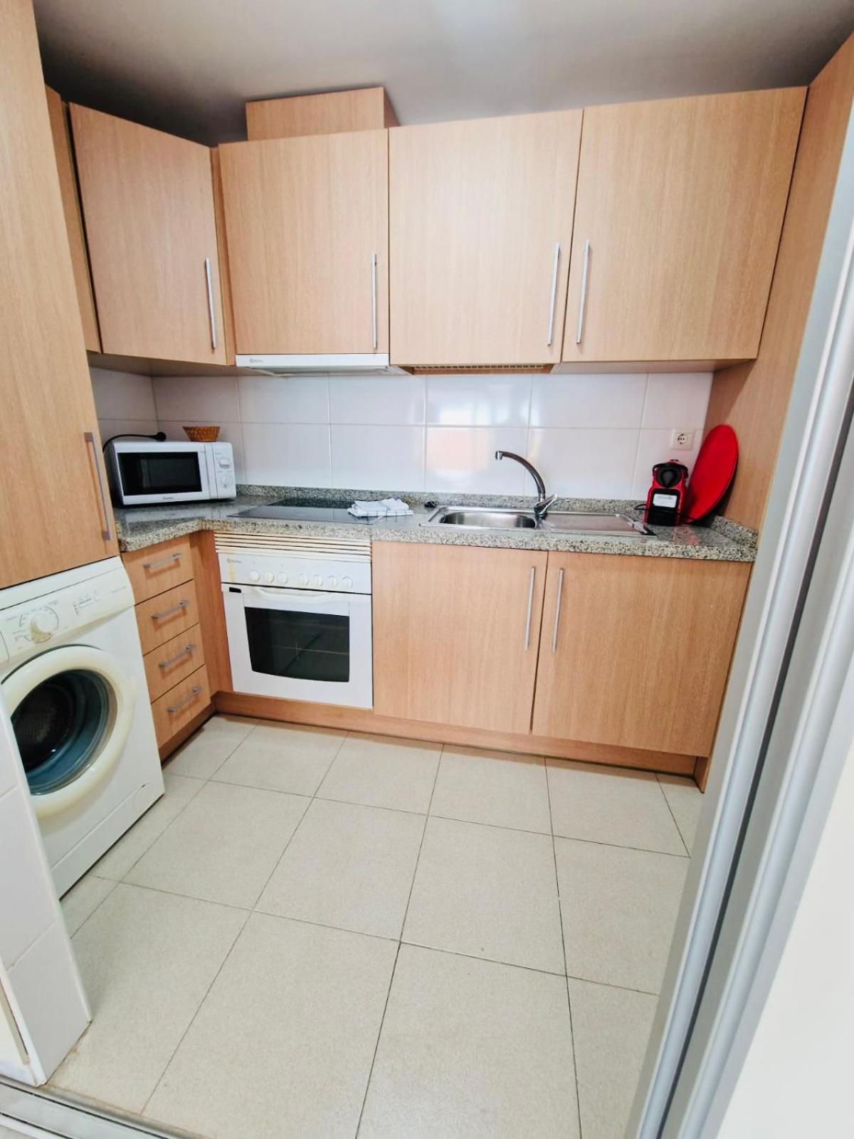 Prime Location, Pool, Beach, Shops, All Nearby Apartment Benalmadena