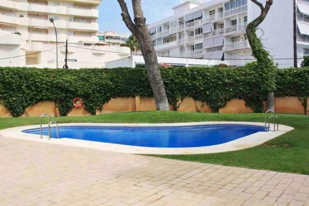 Prime Location, Pool, Beach, Shops, All Nearby *