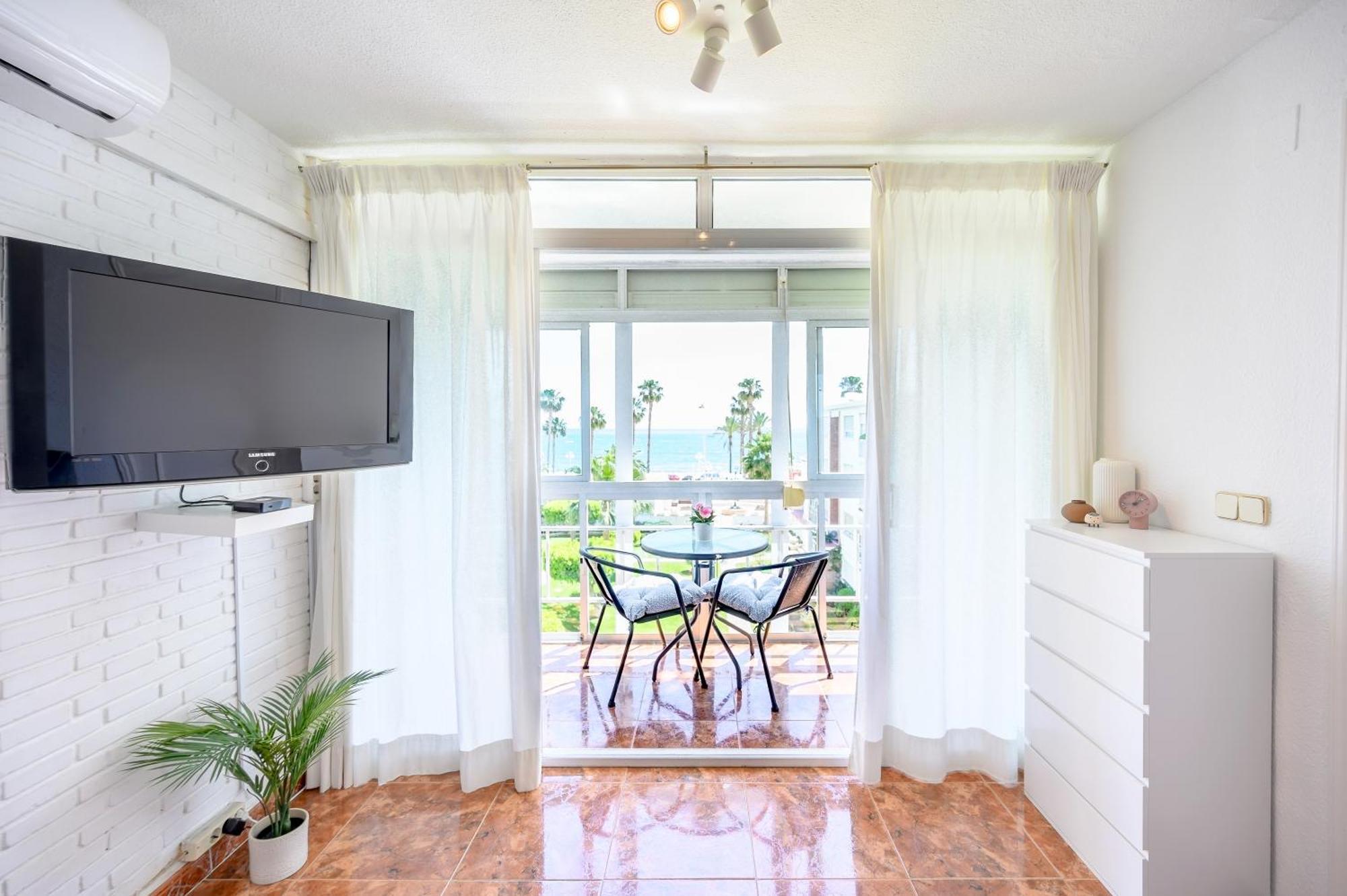 Sea View Apartment *