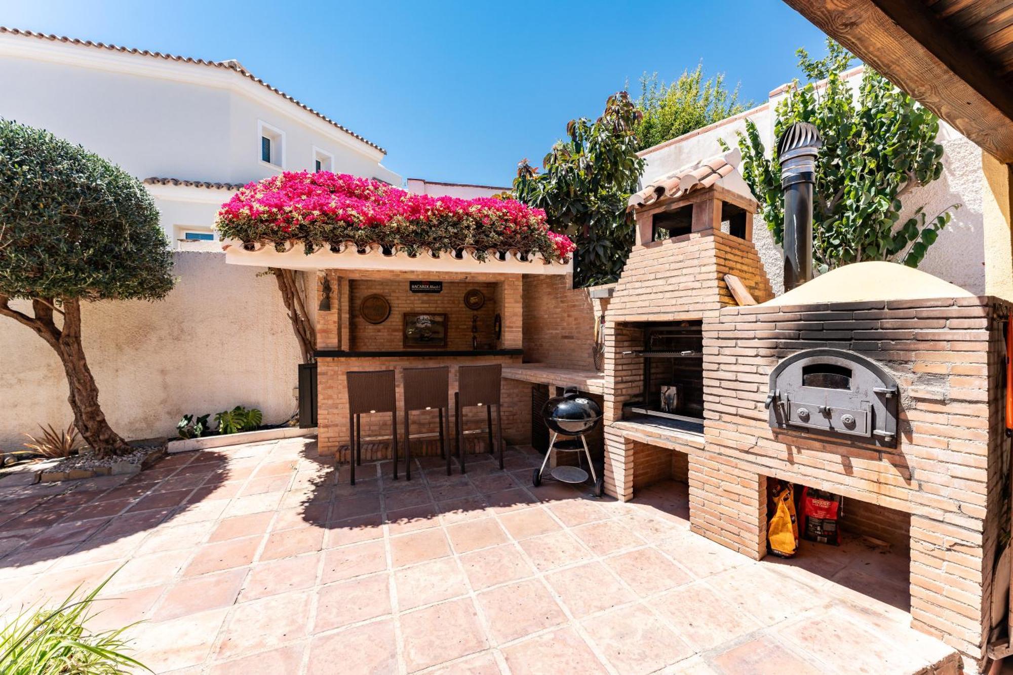 Villa Rustic Spanish Saltwater Pool