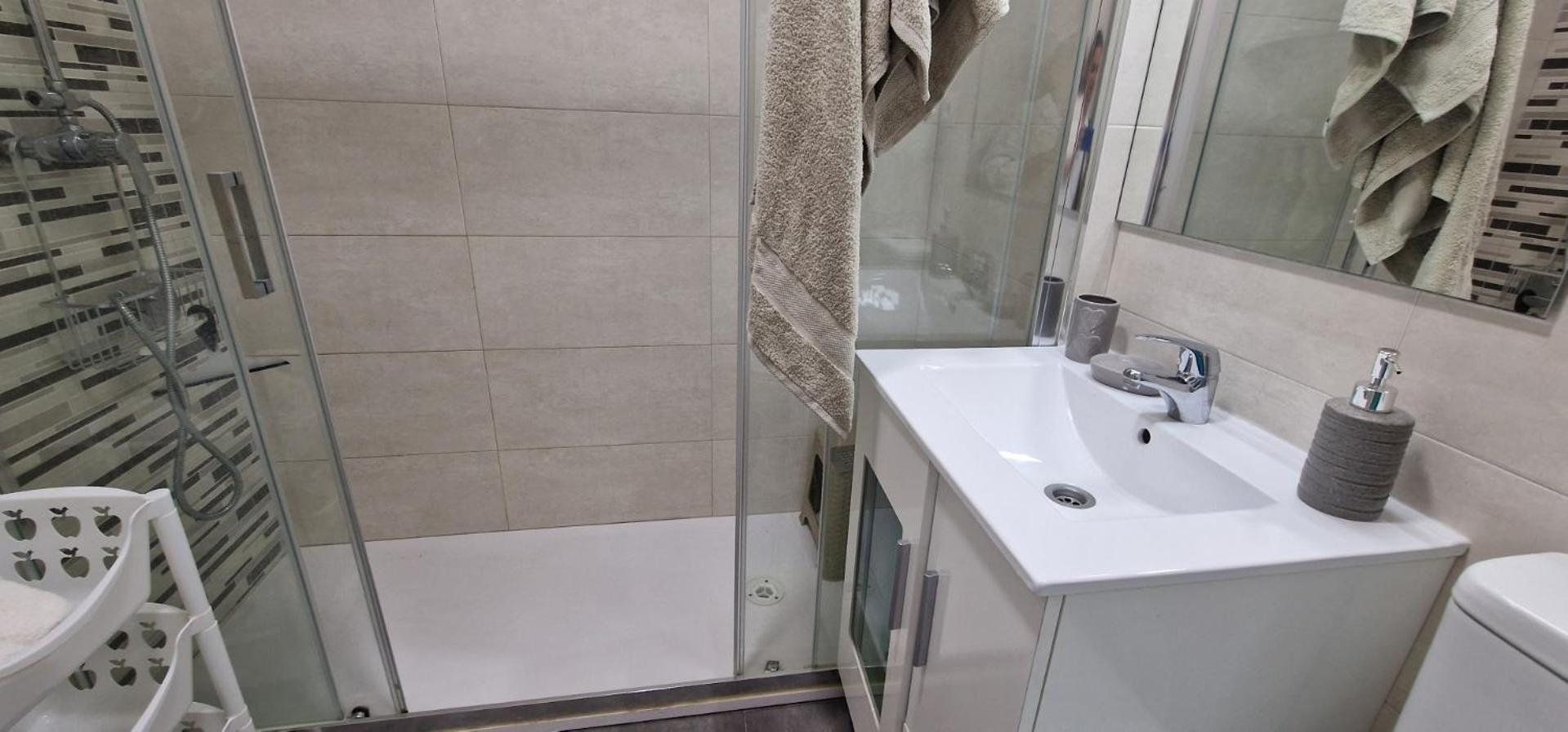 Iris Apartment *
