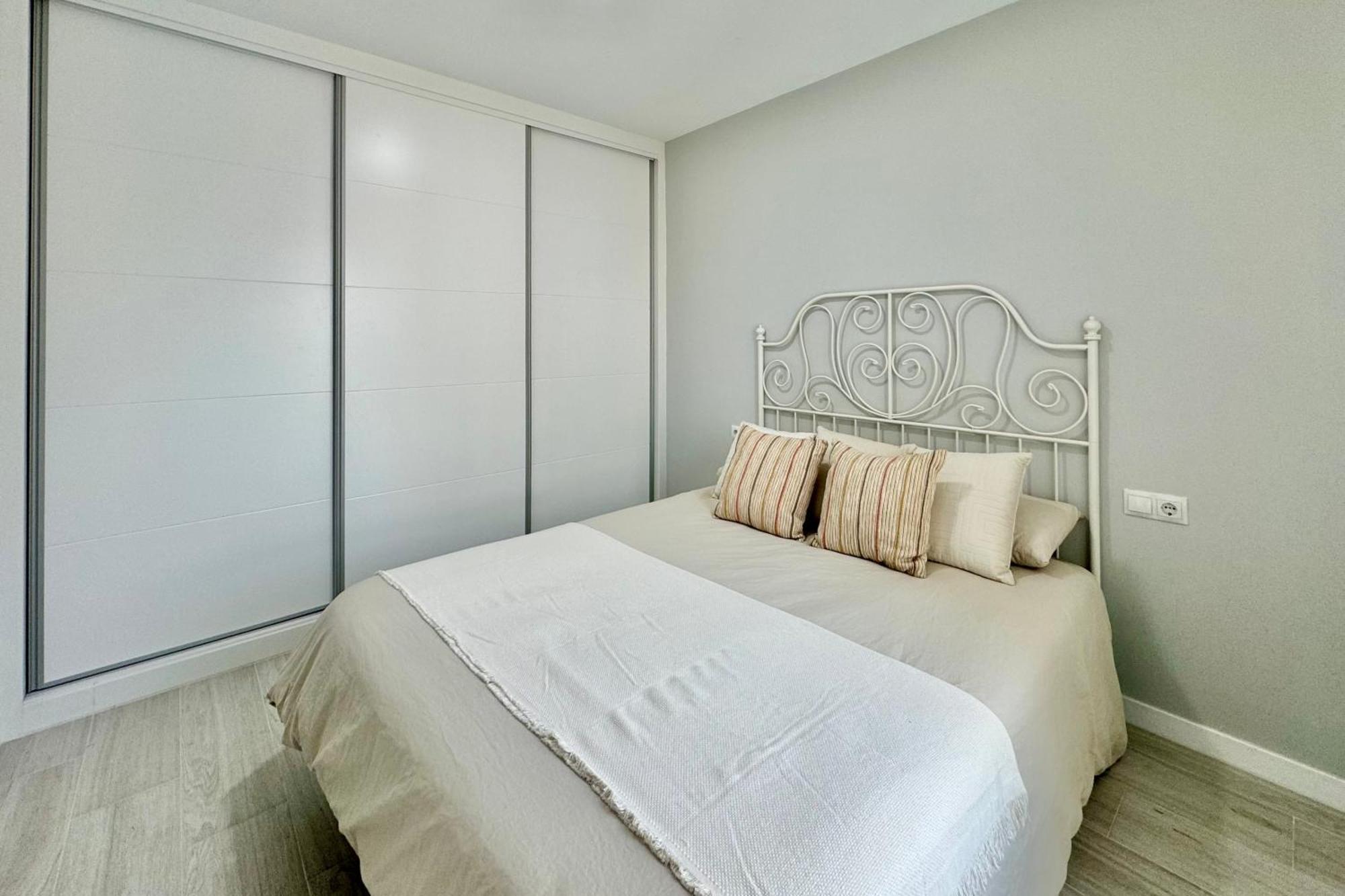 En 1ª Linea De Playa, Piscina Y Parking Apartment