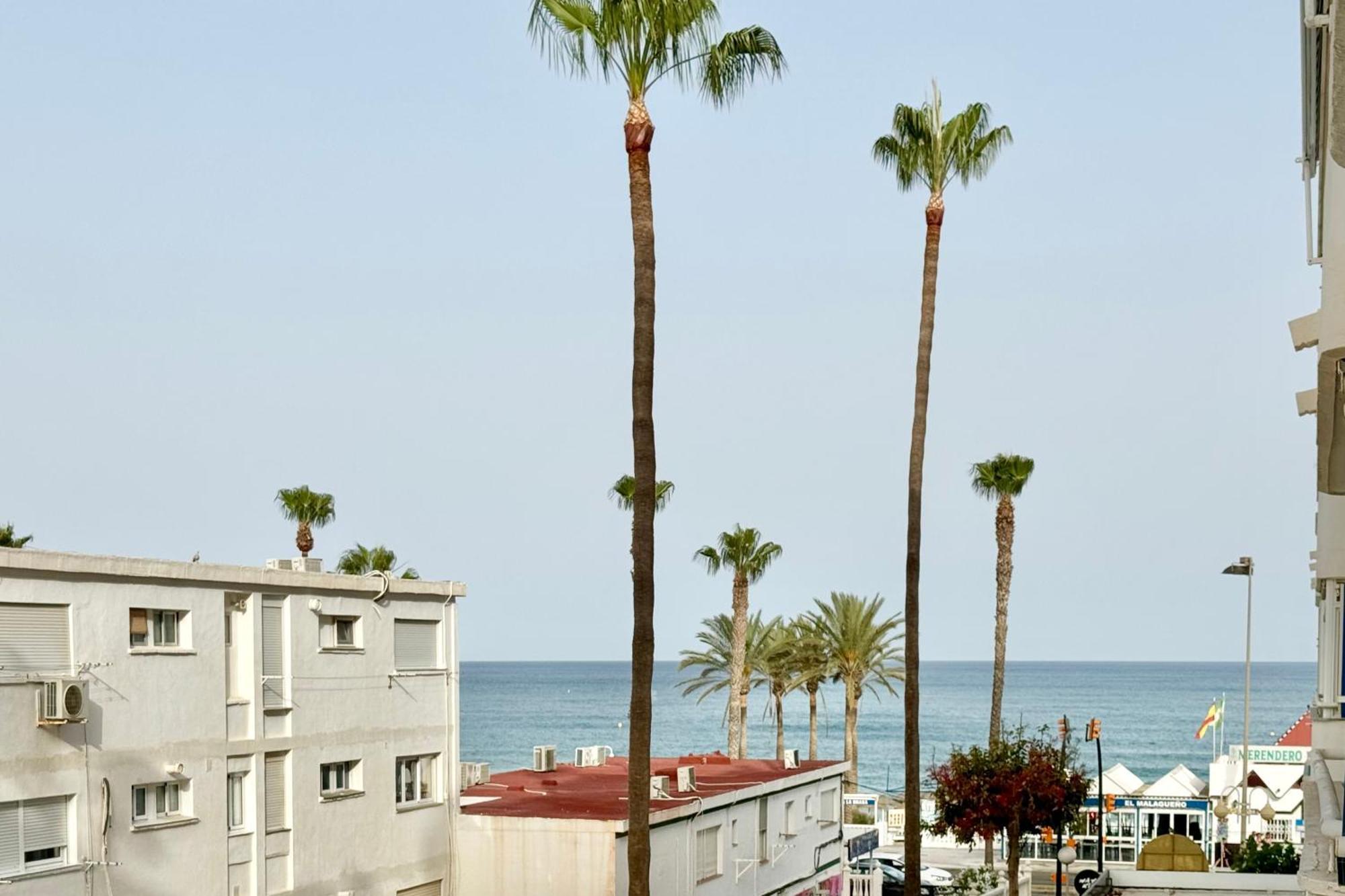En 1ª Linea De Playa, Piscina Y Parking Benalmadena