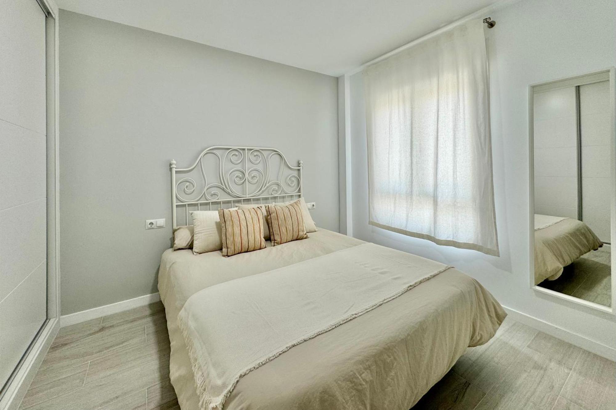 En 1ª Linea De Playa, Piscina Y Parking Benalmadena