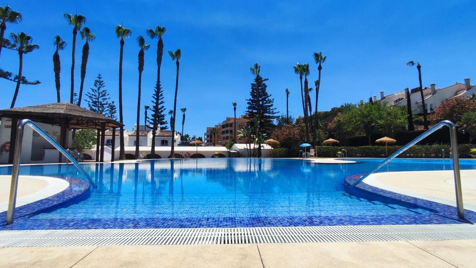 Benalgolf: Seaside With Private Bbq Backyard *