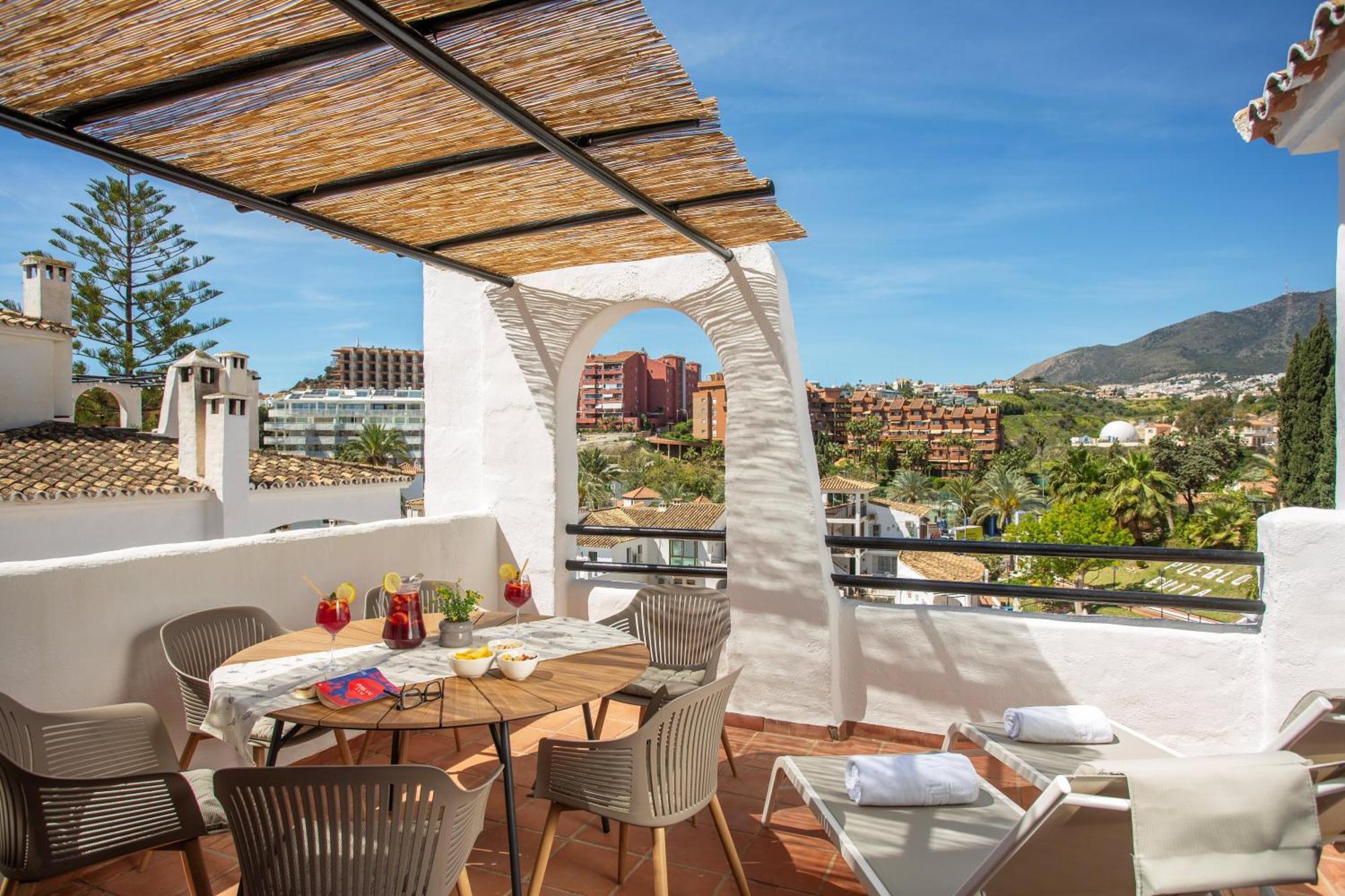 Aparthotel Pueblo Evita Premium