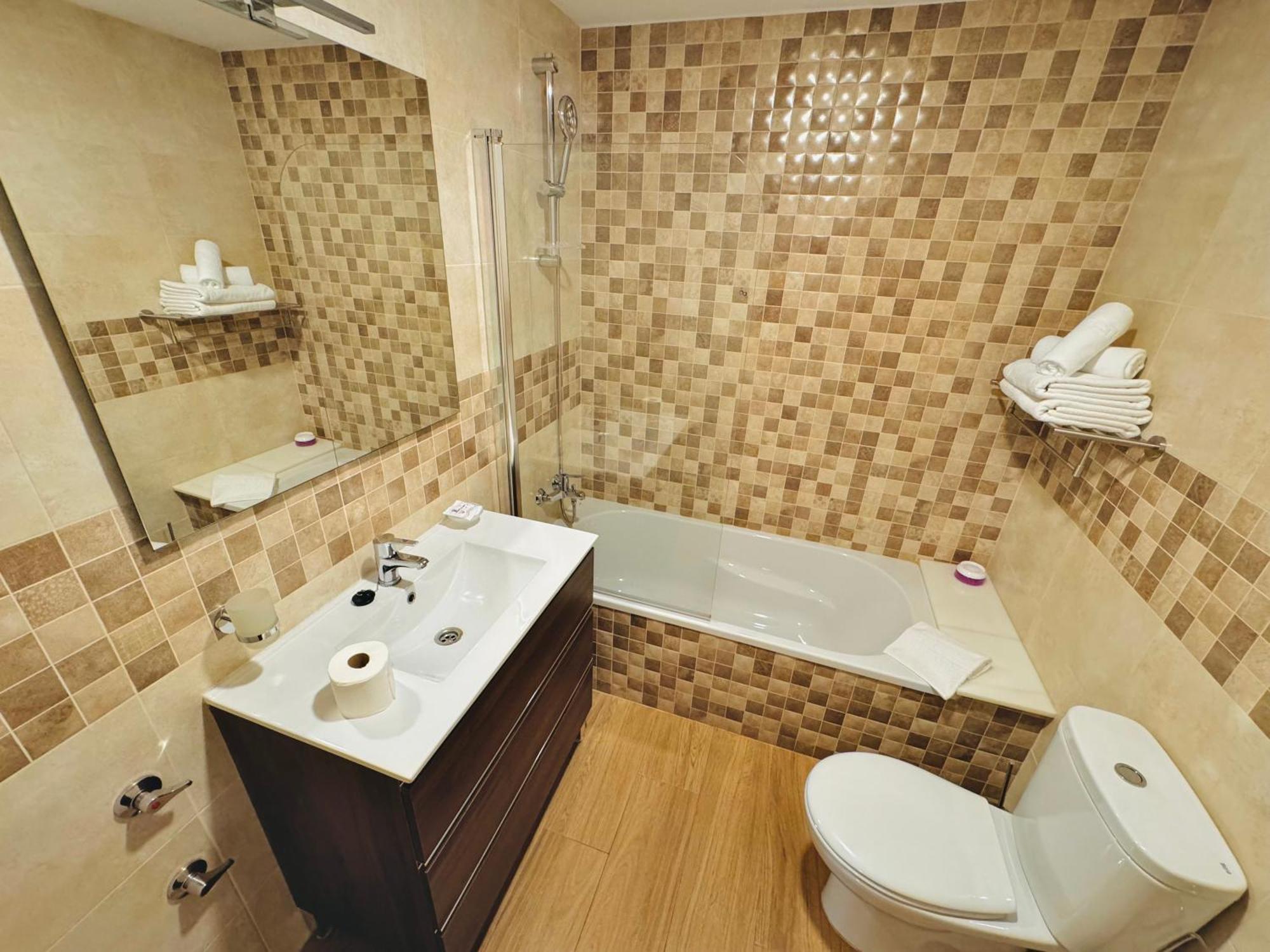 Pueblo Evita Premium Aparthotel Benalmadena