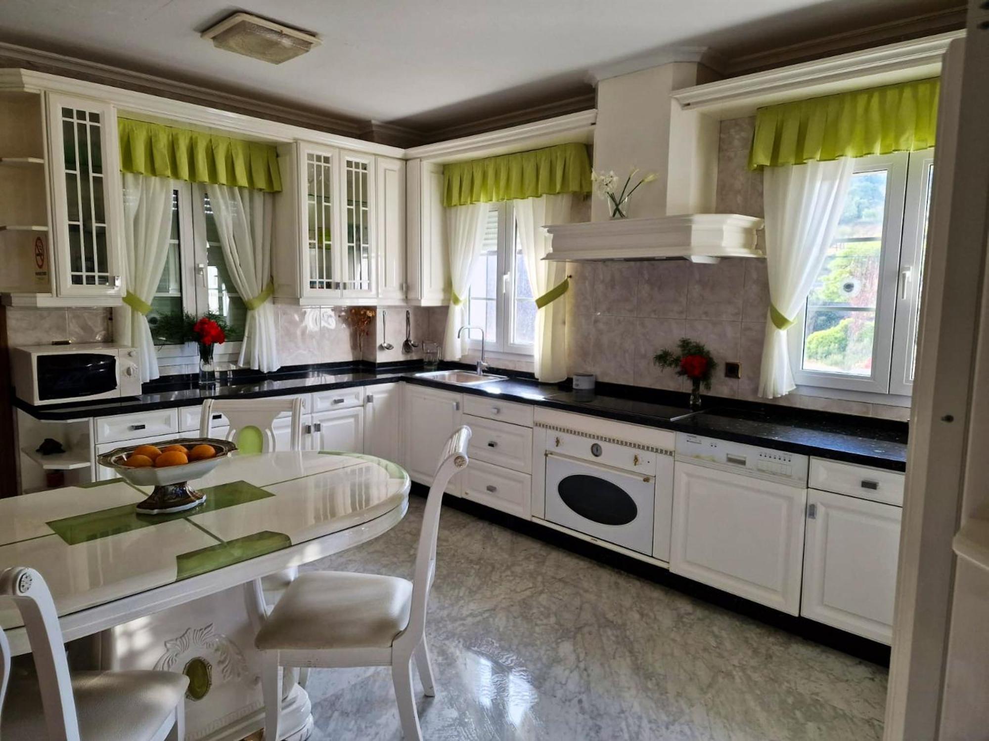 Spacious House With Pool And Garden In Congosto Benalmadena