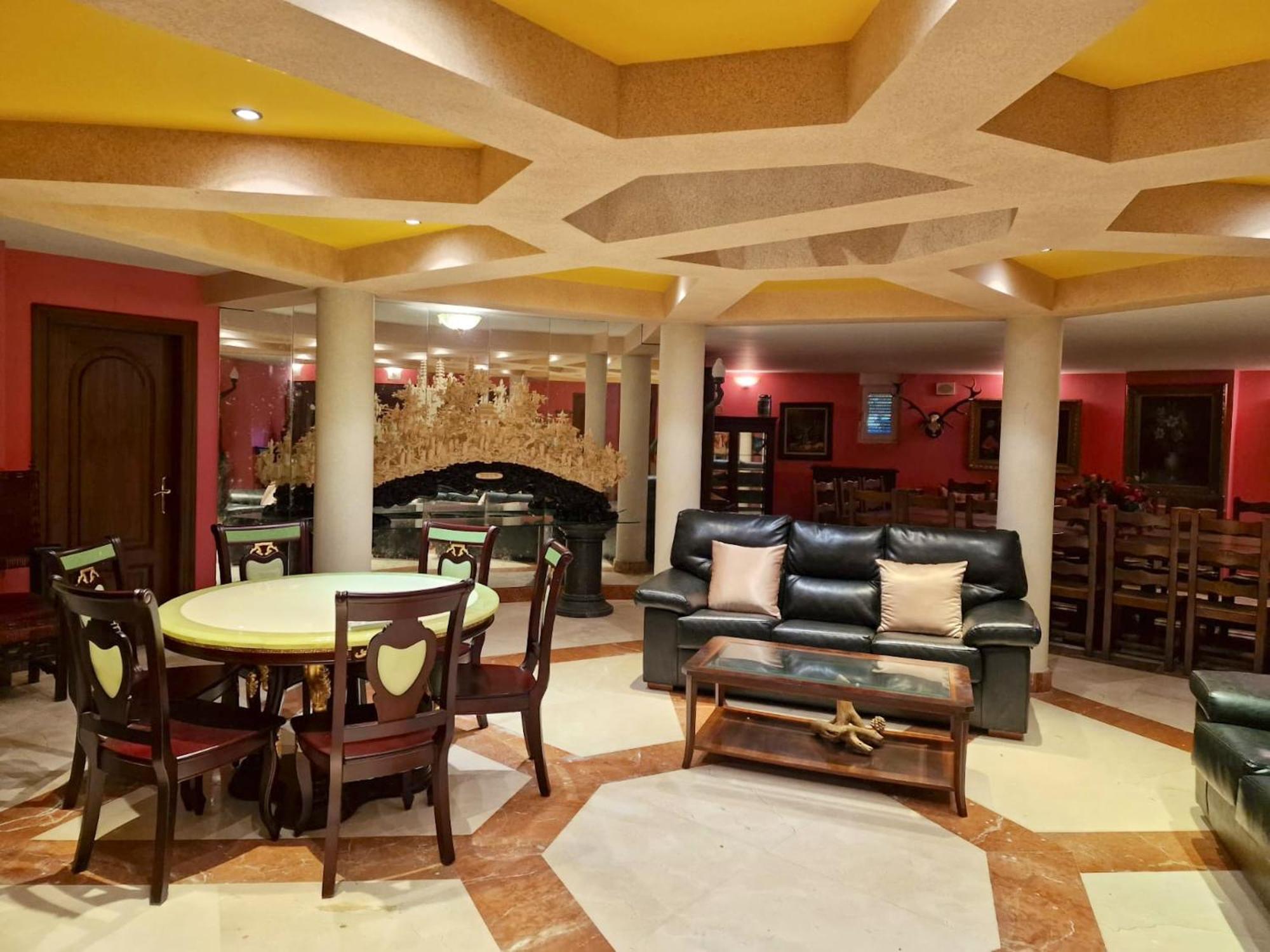 Spacious House With Pool And Garden In Congosto Holiday home Benalmadena