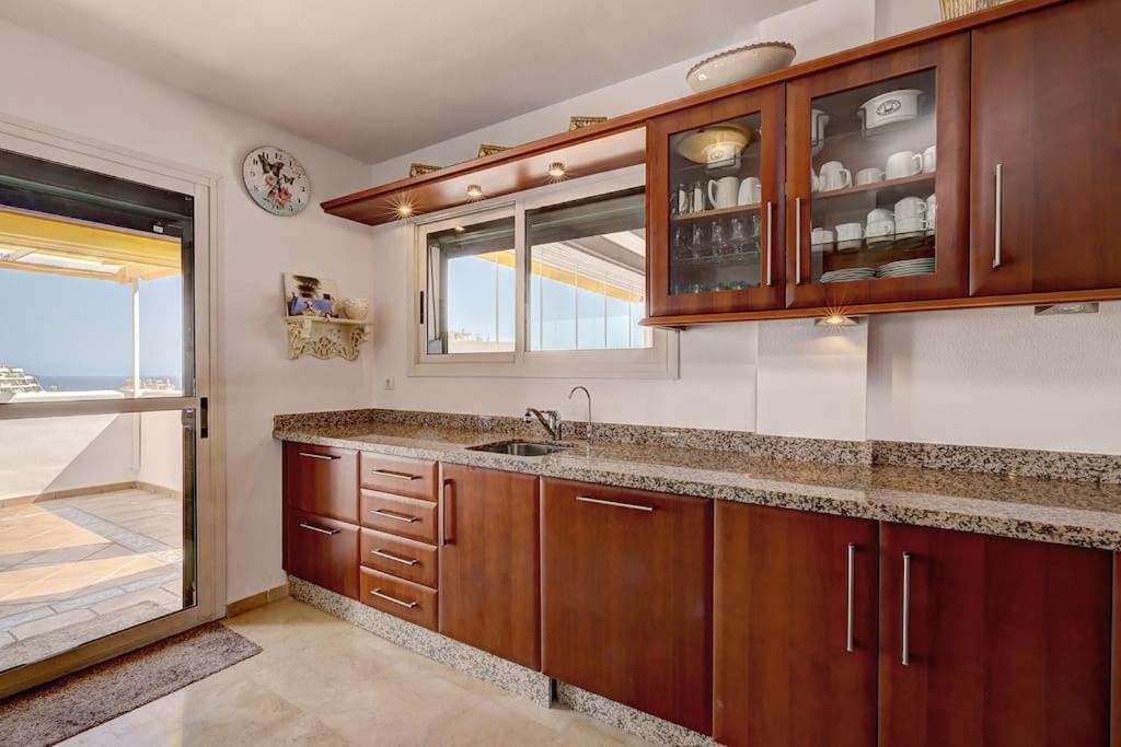 Spacious Penthouse With Spectacular Sea Views! *