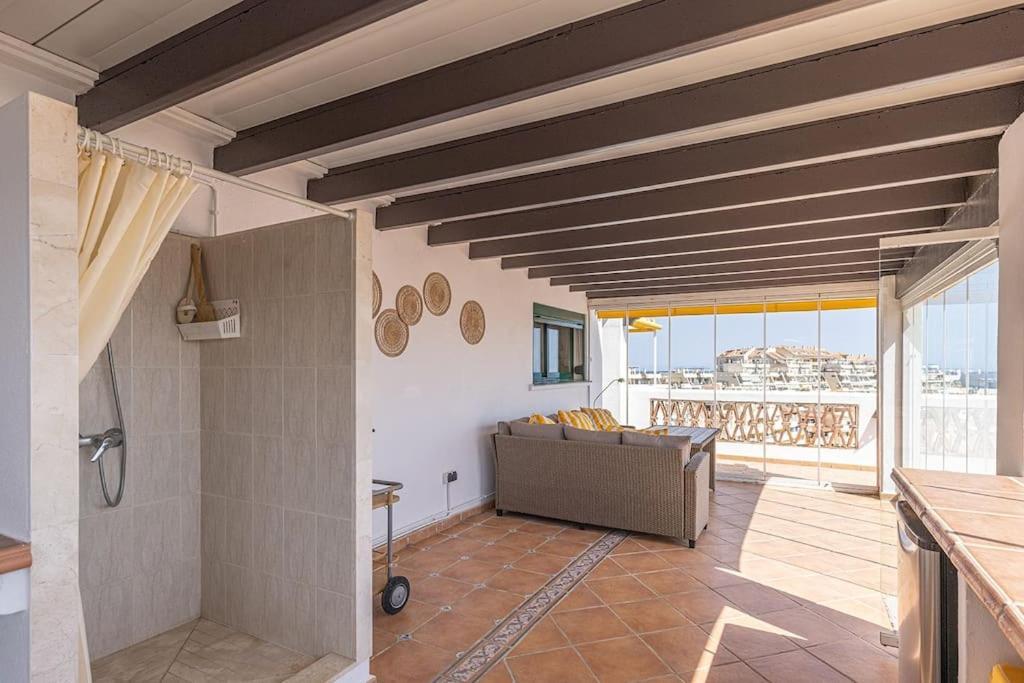 Apartamento Spacious Penthouse With Spectacular Sea Views!