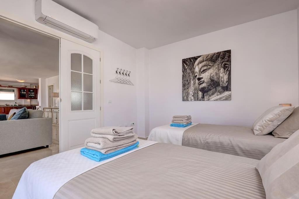 Spacious Penthouse With Spectacular Sea Views!
