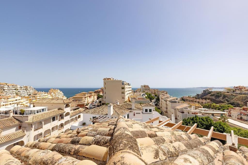 Spacious Penthouse With Spectacular Sea Views! *